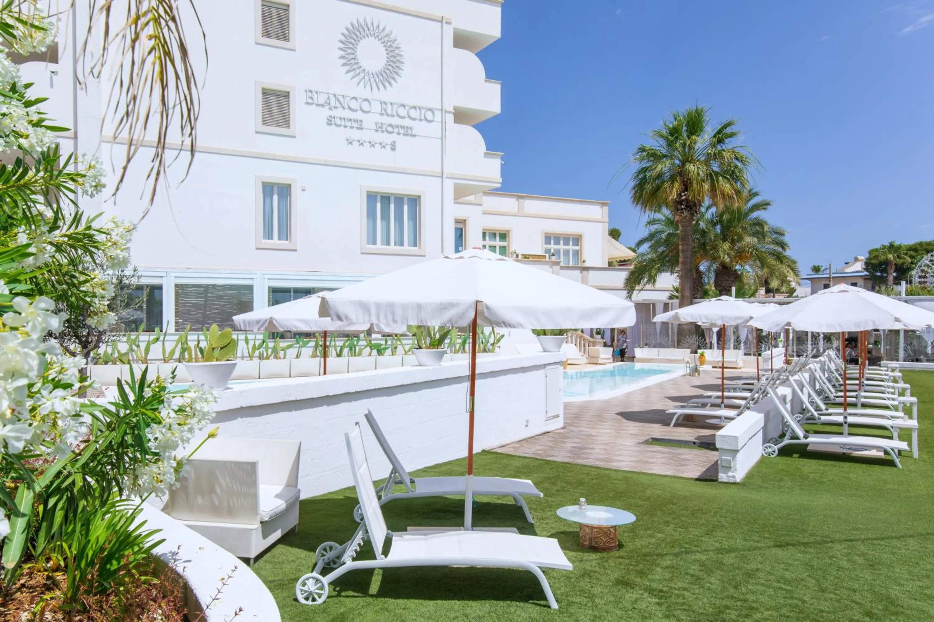 Day in Bianco Riccio Suite Hotel