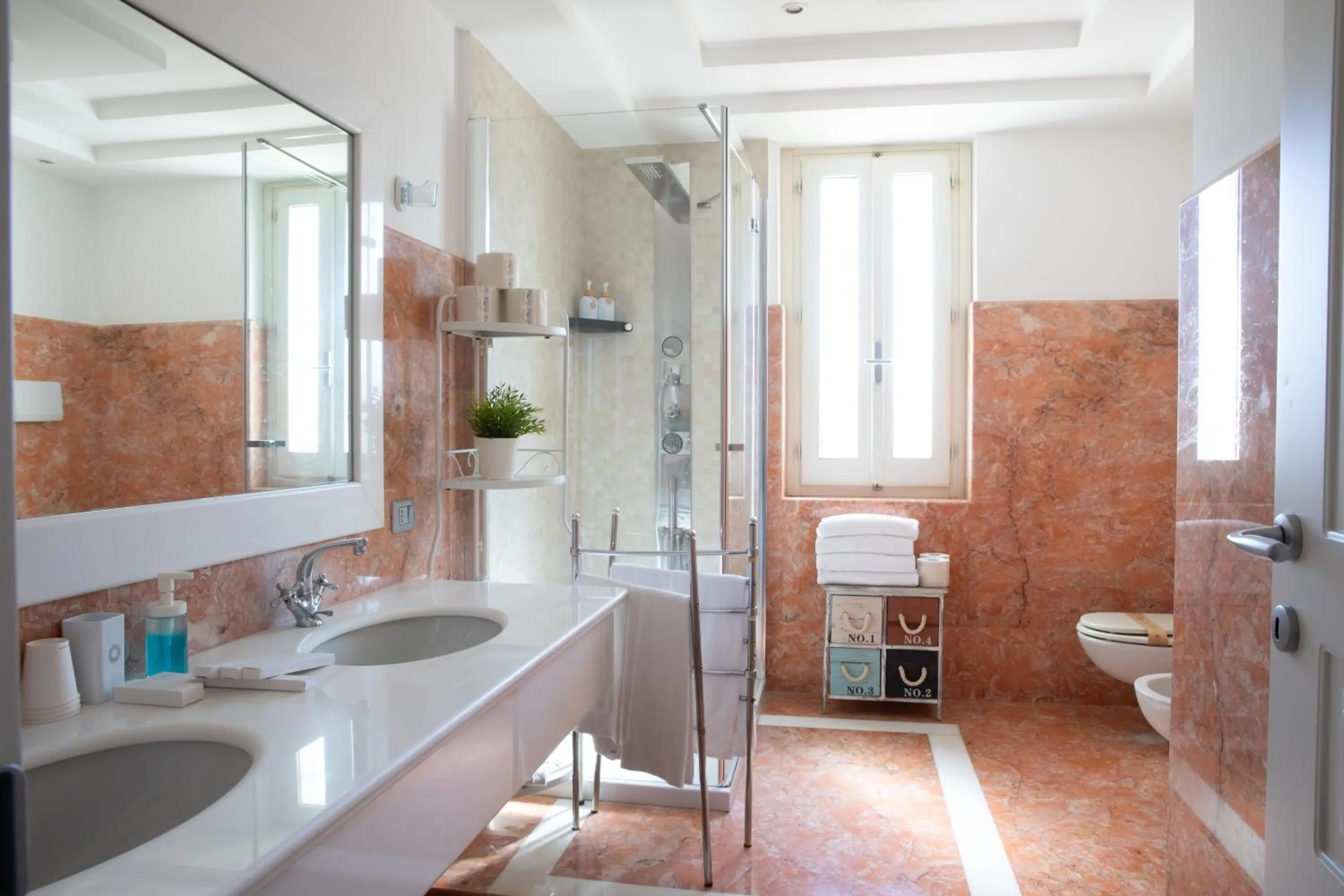 Bathroom in Bianco Riccio Suite Hotel