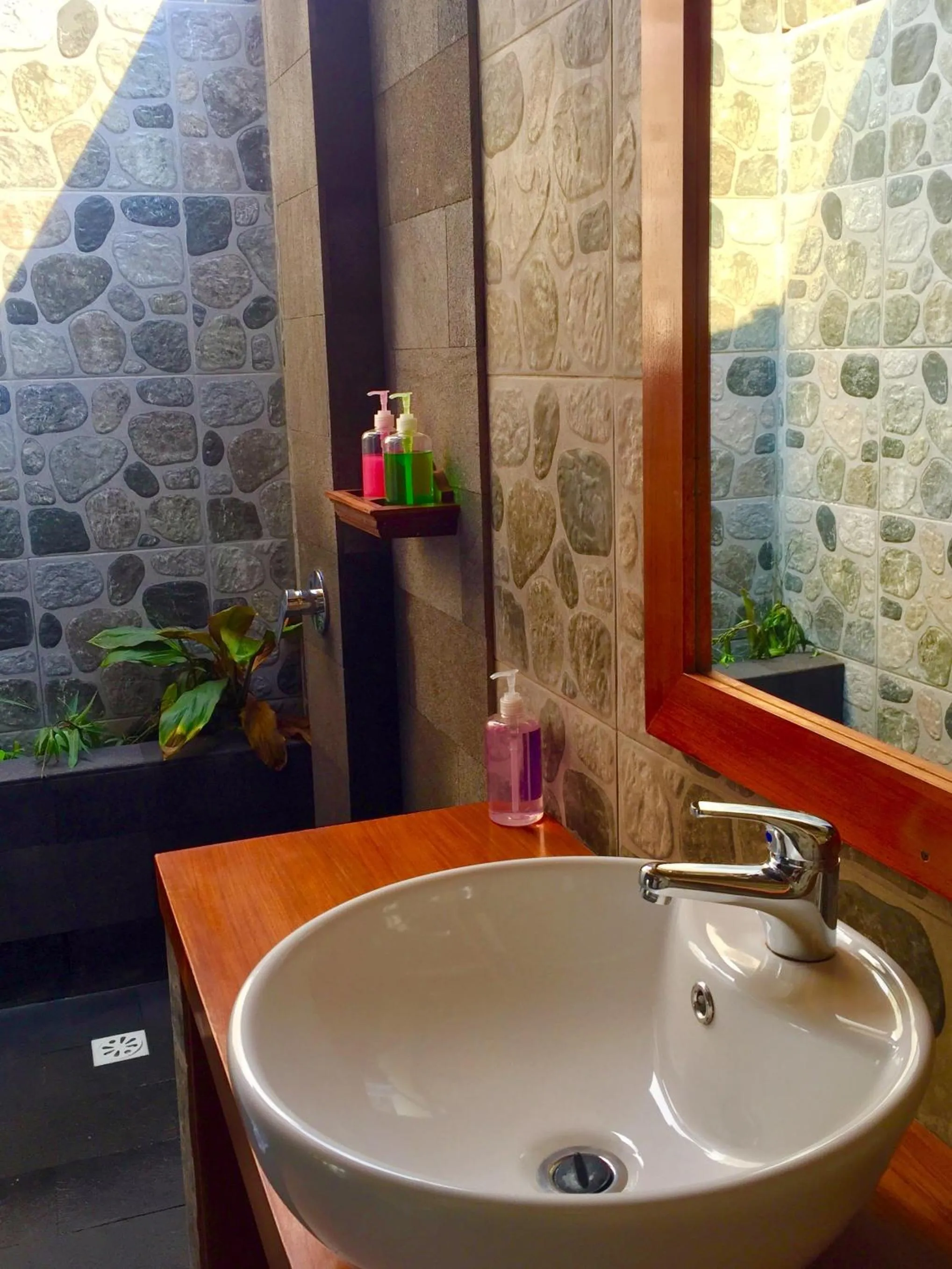 Bathroom in Kubuku Eco Dive Lodge and Yoga