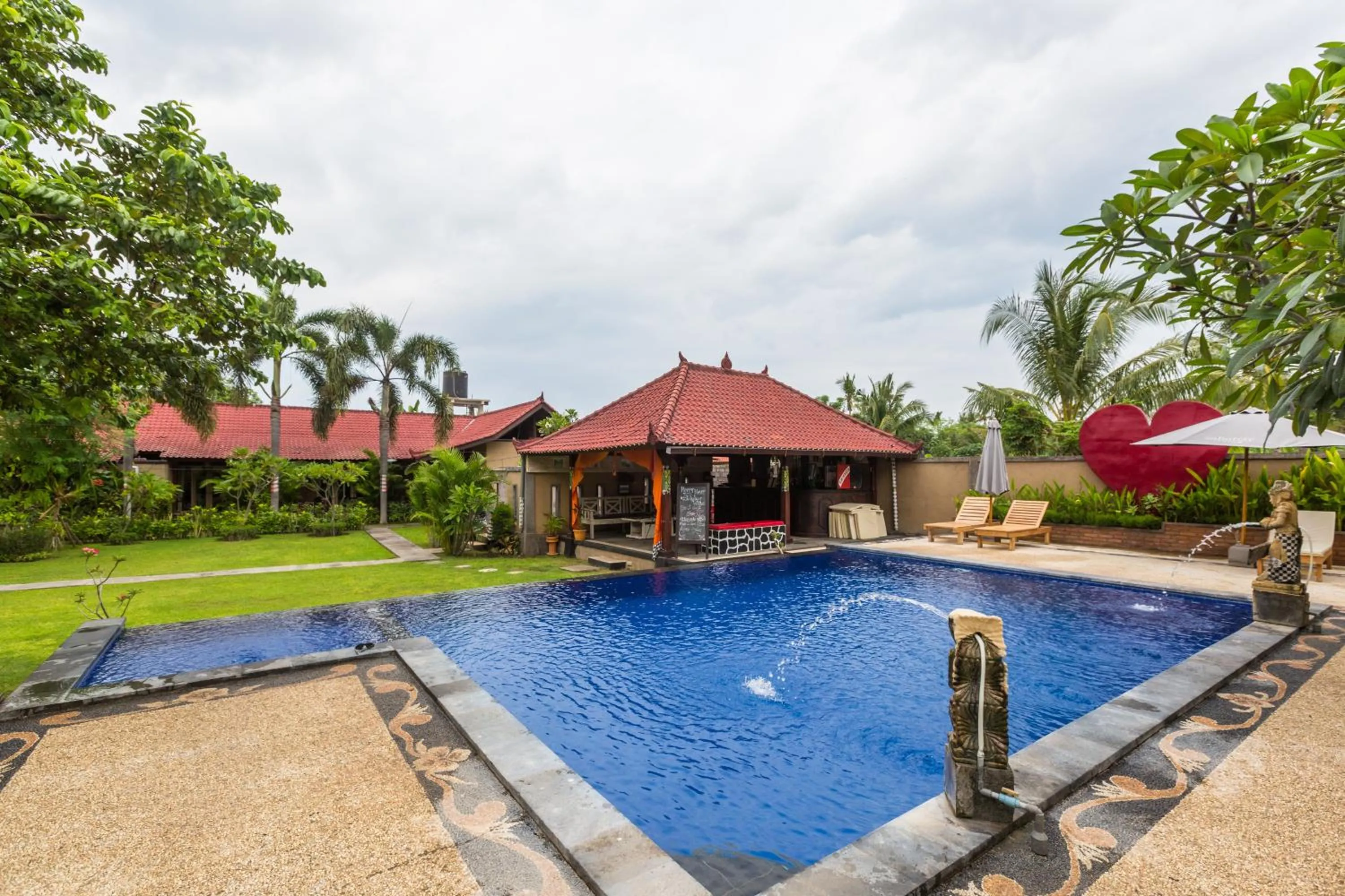 Lounge or bar in Kubuku Eco Dive Lodge and Yoga