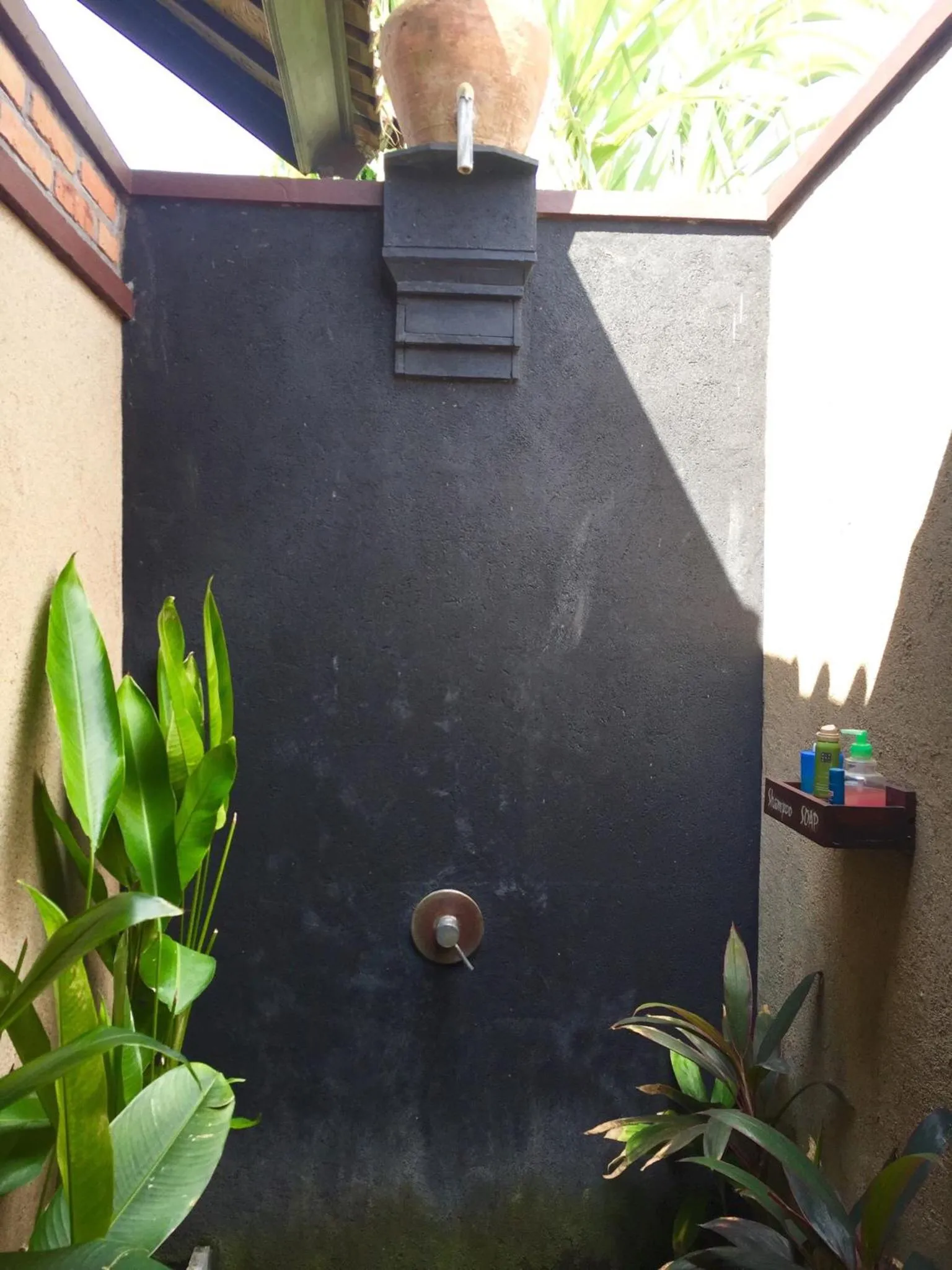 Bathroom in Kubuku Eco Dive Lodge and Yoga