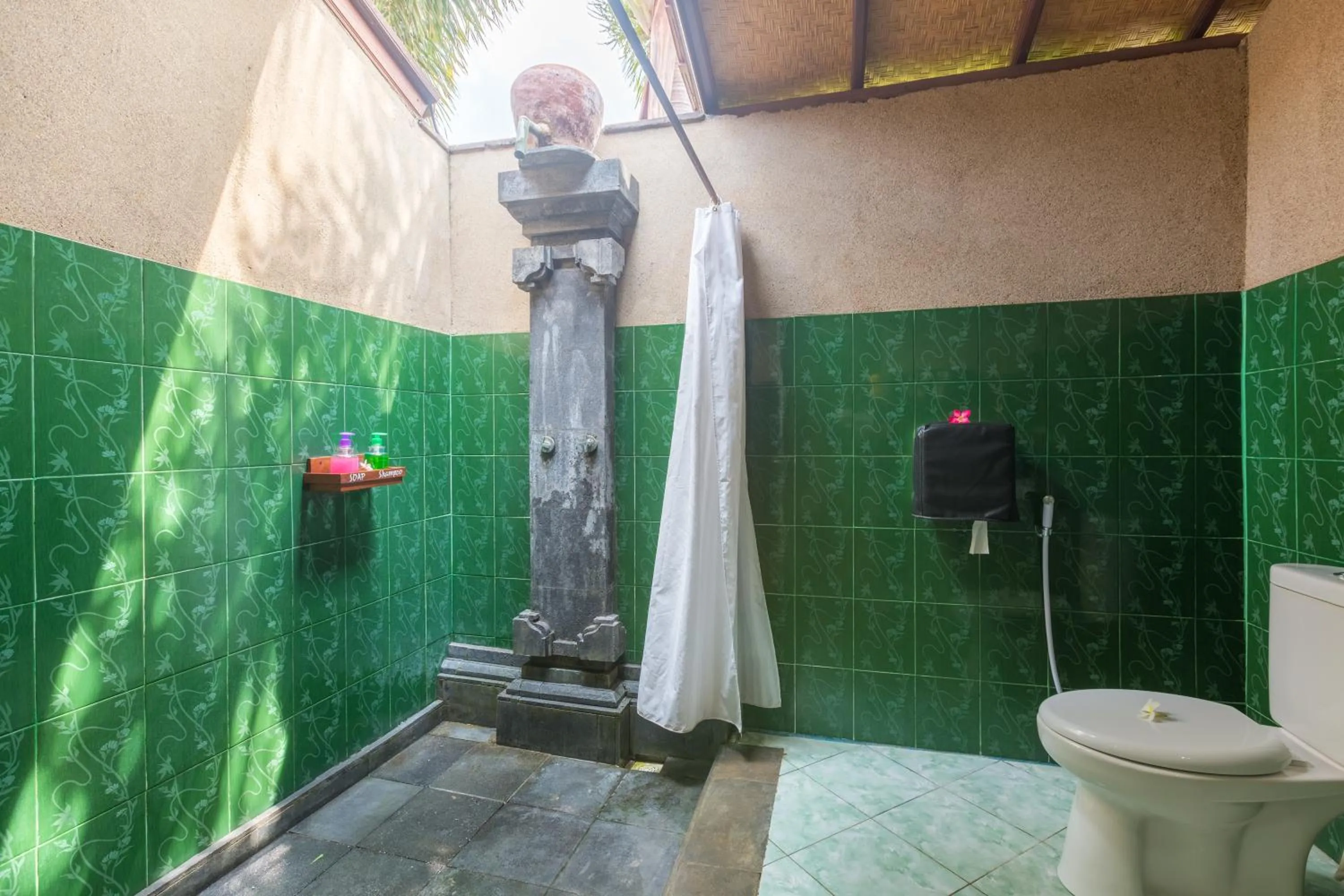 Shower in Kubuku Eco Dive Lodge and Yoga