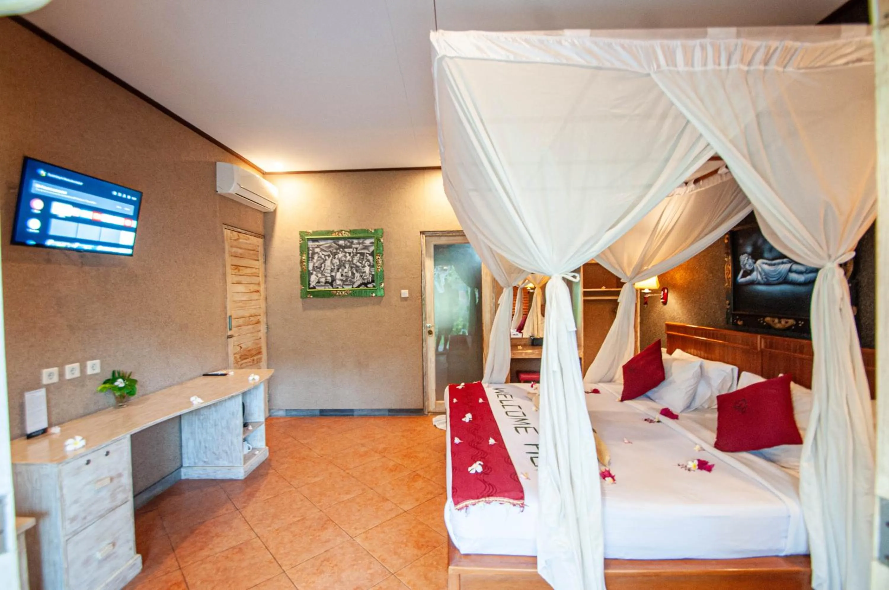 TV and multimedia, Bed in Kubuku Eco Dive Lodge and Yoga