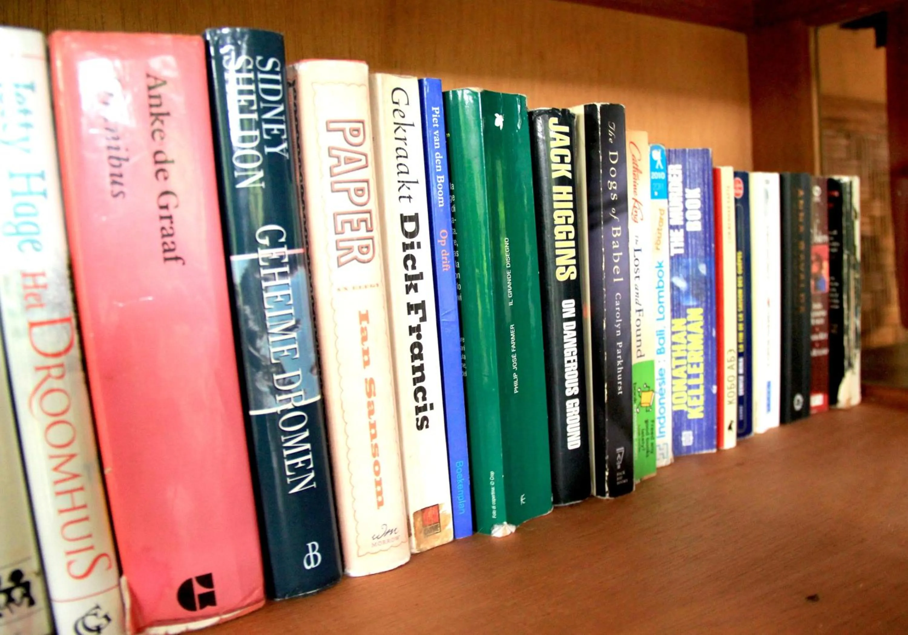 Library in Kubuku Eco Dive Lodge and Yoga