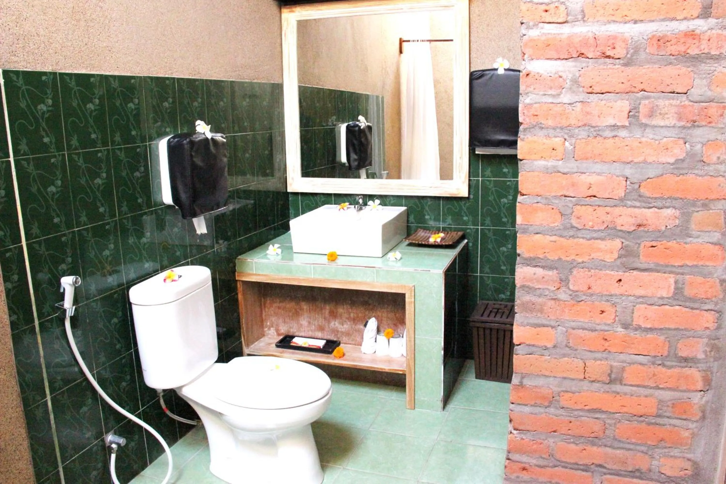 Bathroom in Kubuku Eco Dive Lodge and Yoga