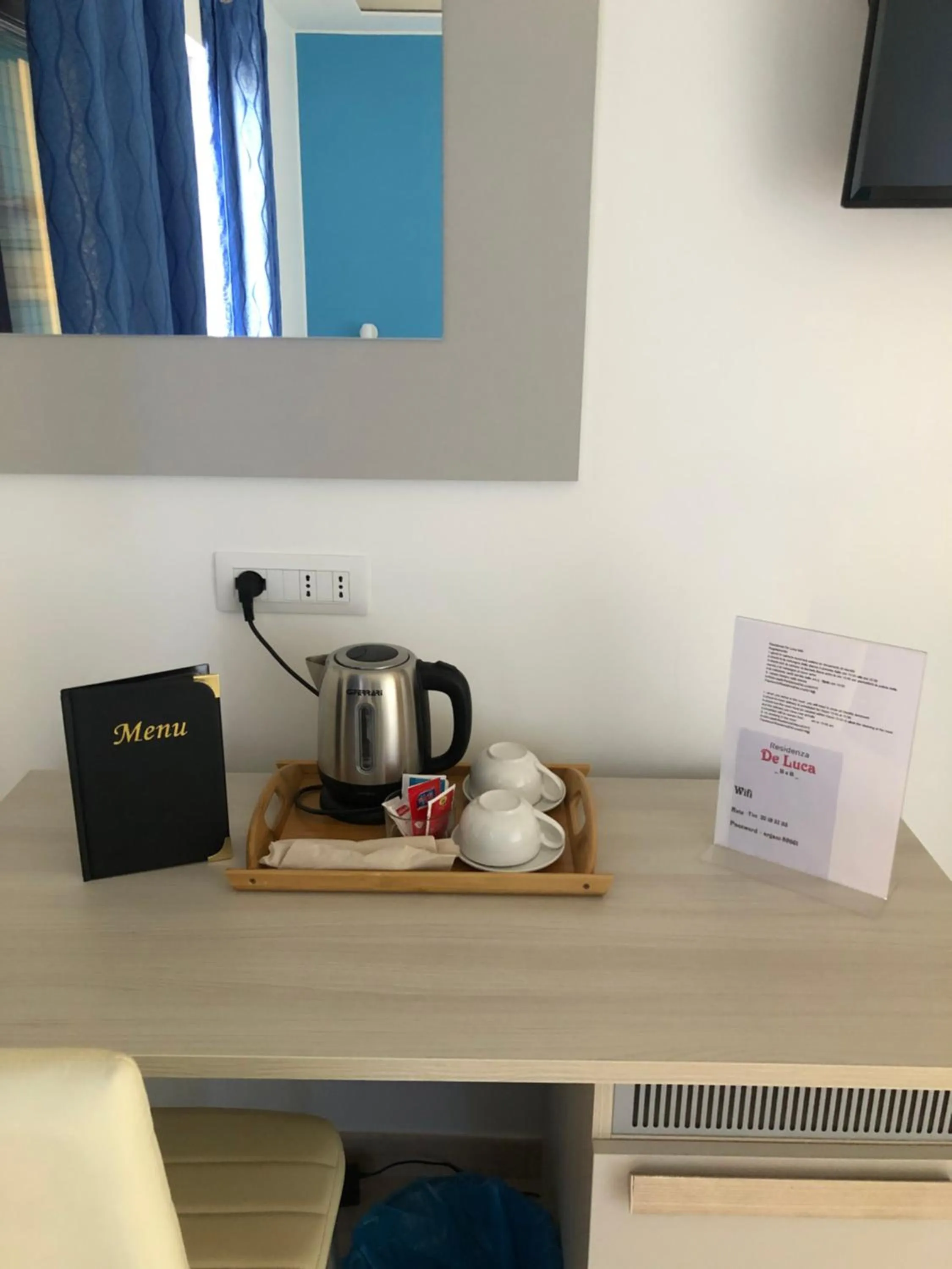 Coffee/tea facilities in Residenza De luca B&B