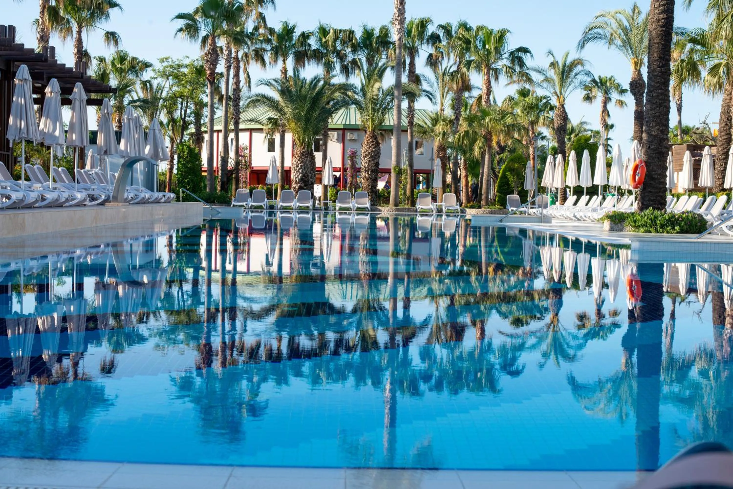 Swimming pool in Belek Beach Resort Hotel
