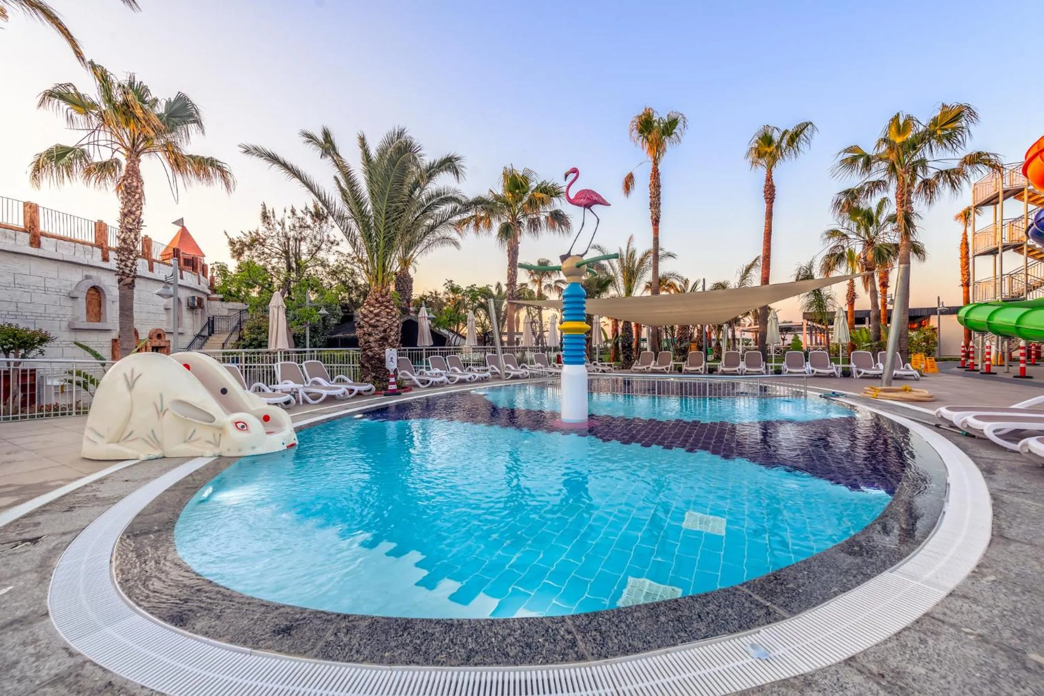 Swimming pool in Belek Beach Resort Hotel