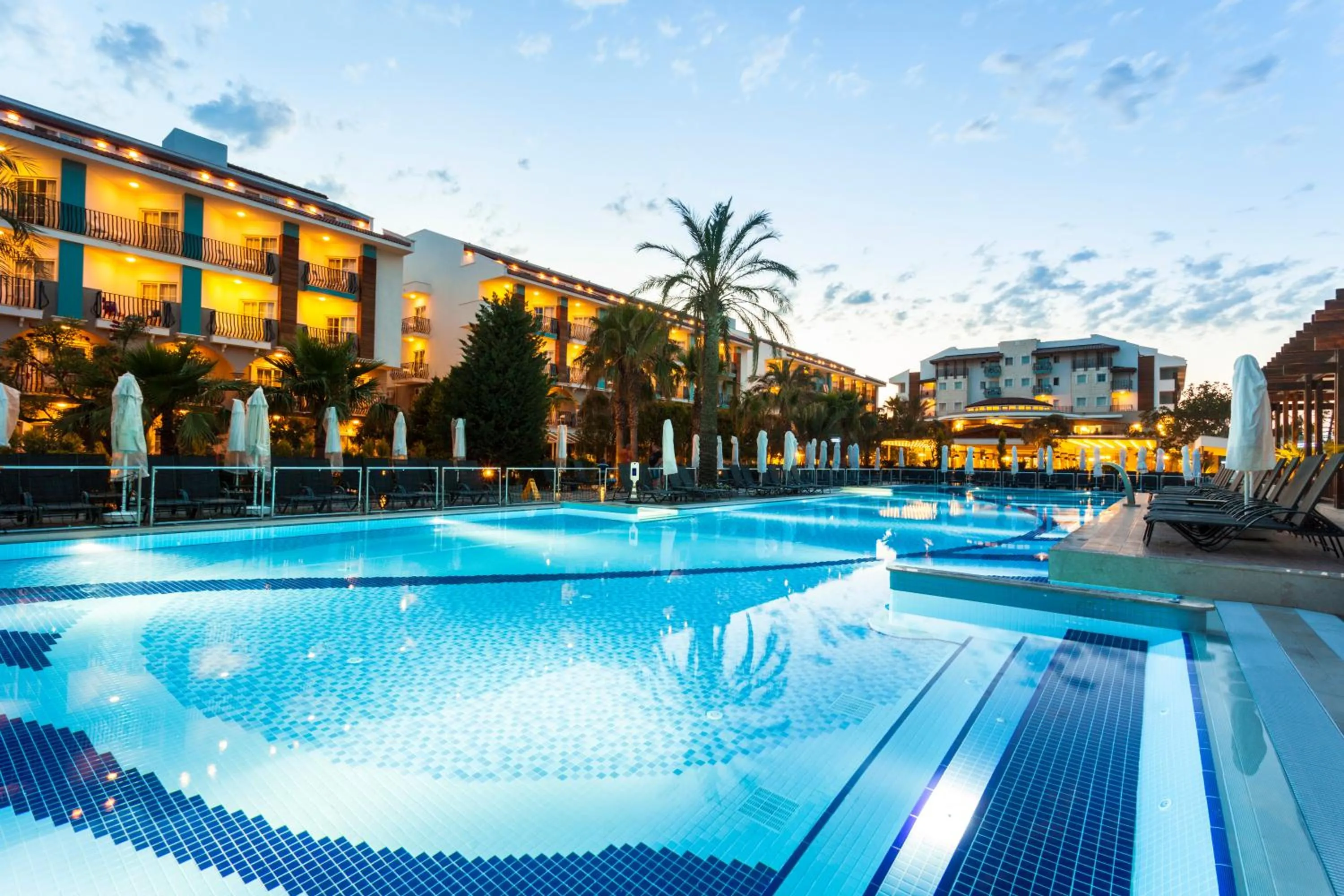 Swimming pool in Belek Beach Resort Hotel