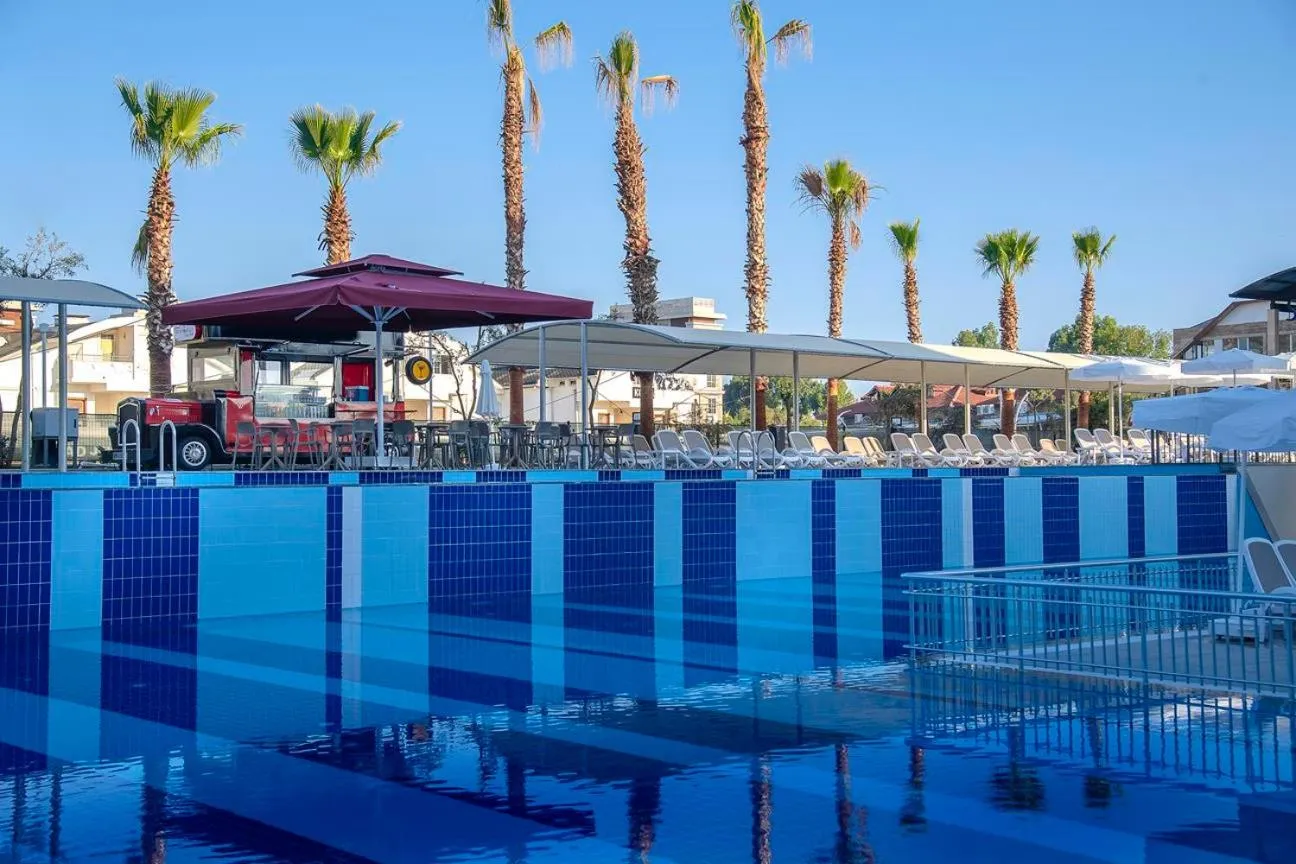 Swimming pool in Belek Beach Resort Hotel