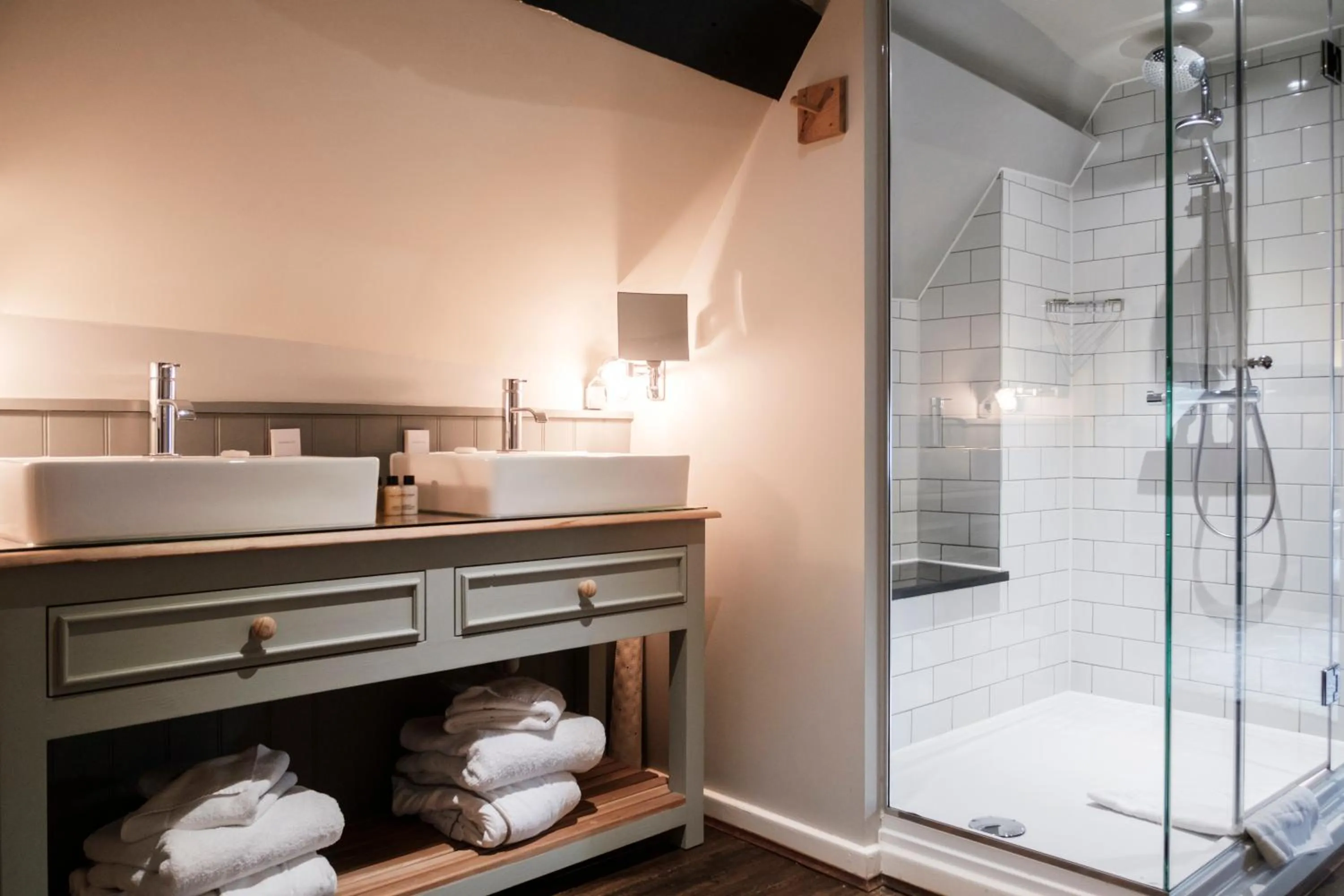 Bathroom in Hinds Head