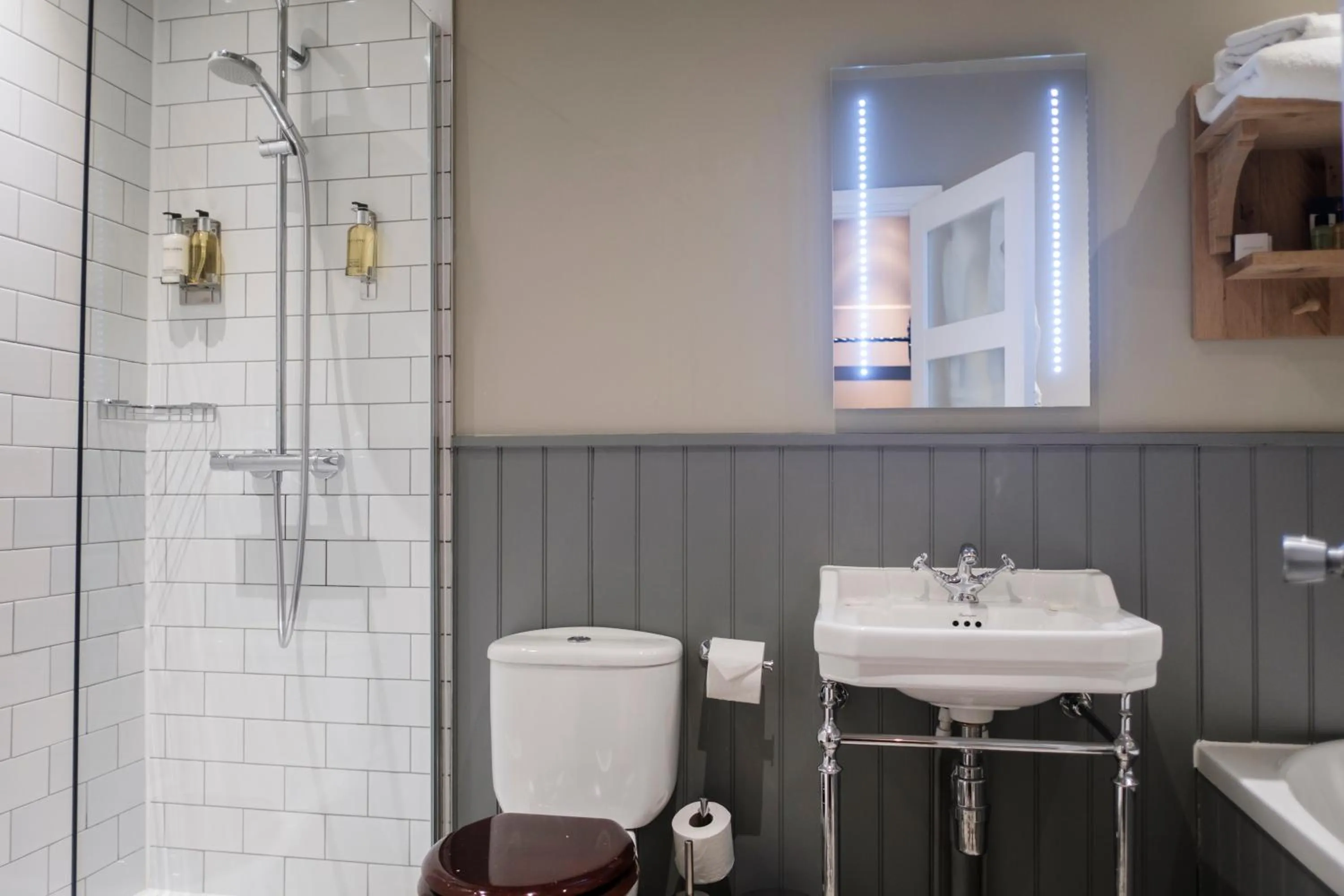 Bathroom in Hinds Head