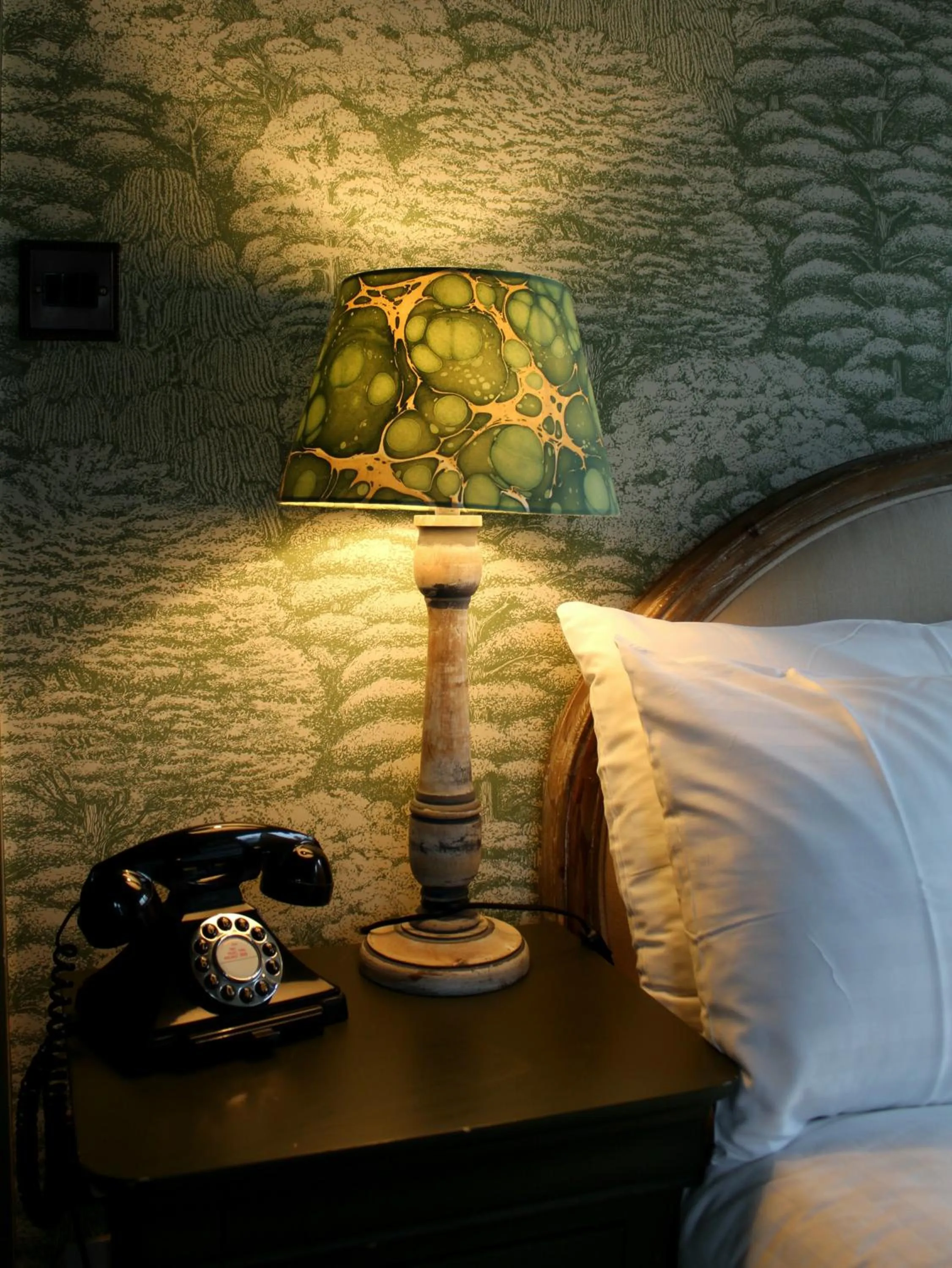 Bedroom, Bed in Hinds Head