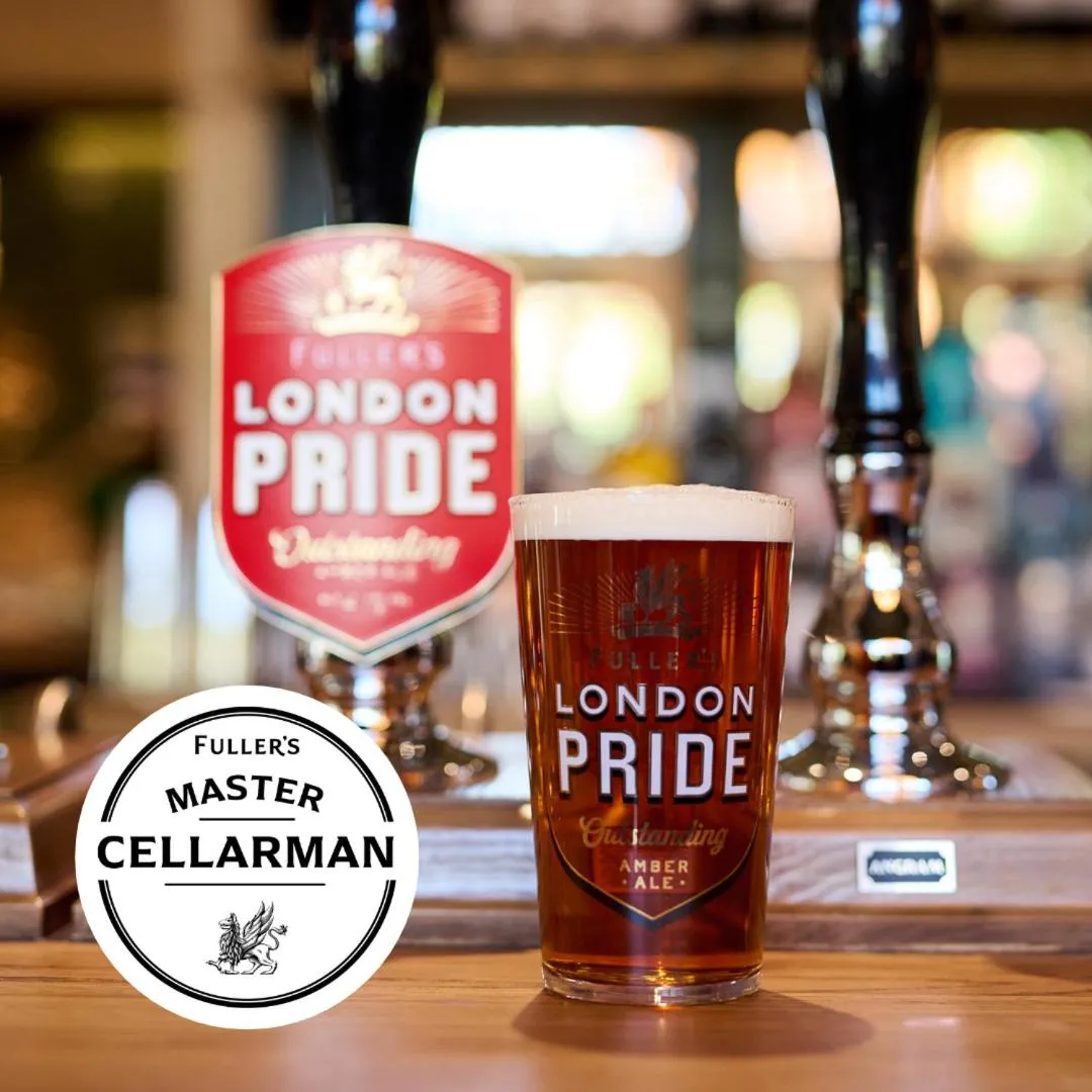 Food and drinks in Hinds Head