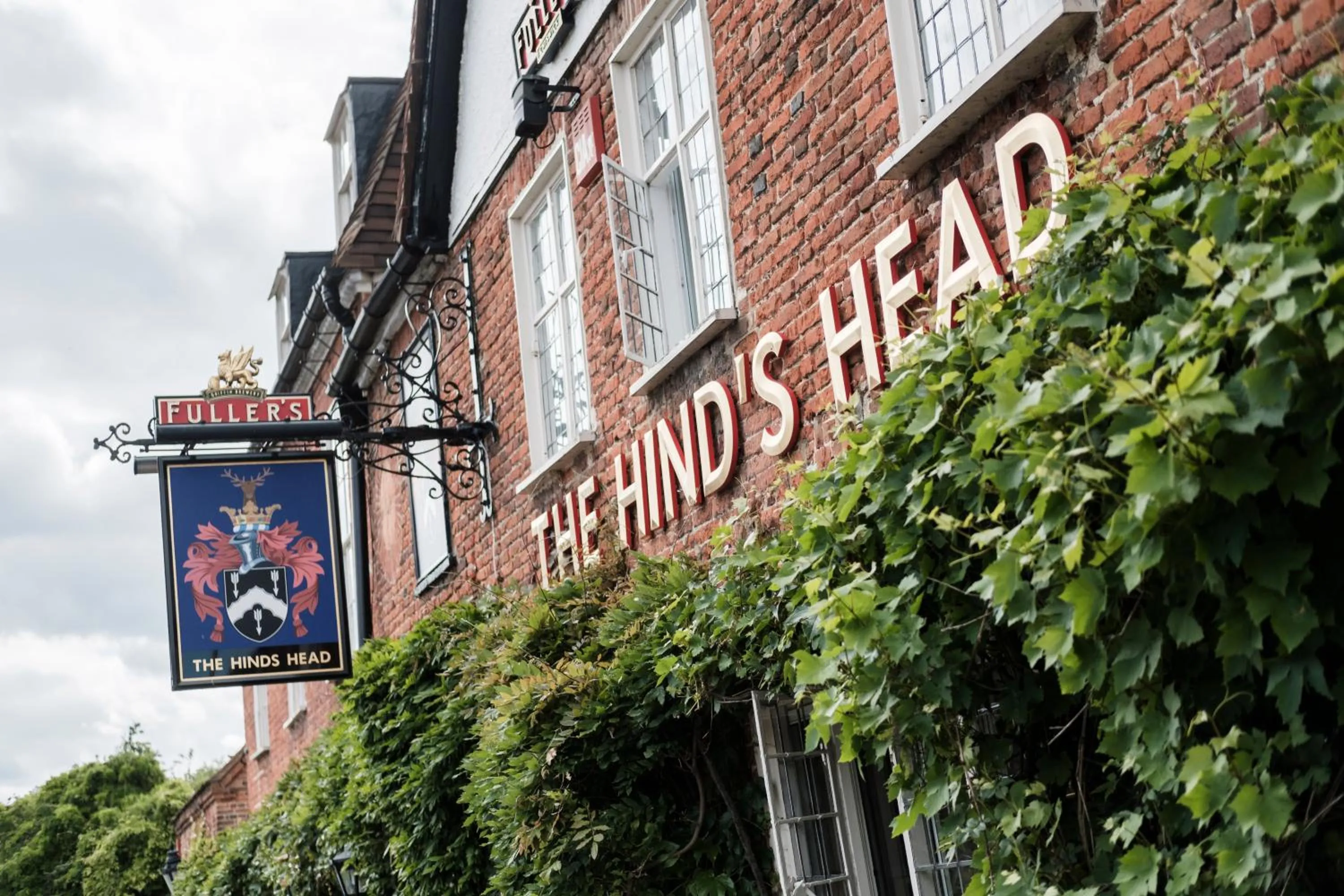 Facade/entrance in Hinds Head