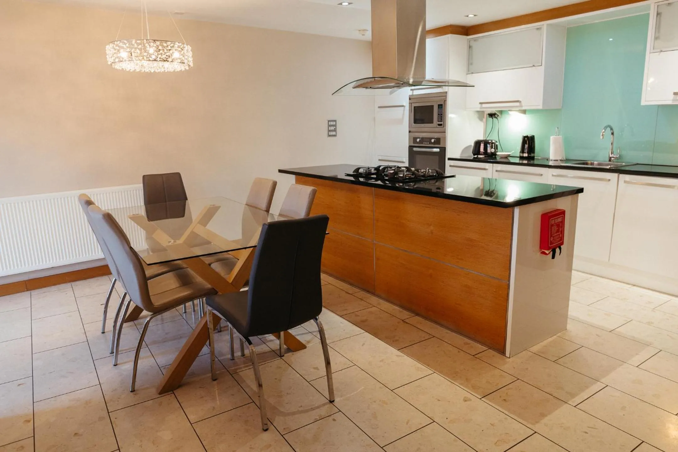 kitchen in Posh Pads - Liverpool 1 - Apart-Hotel