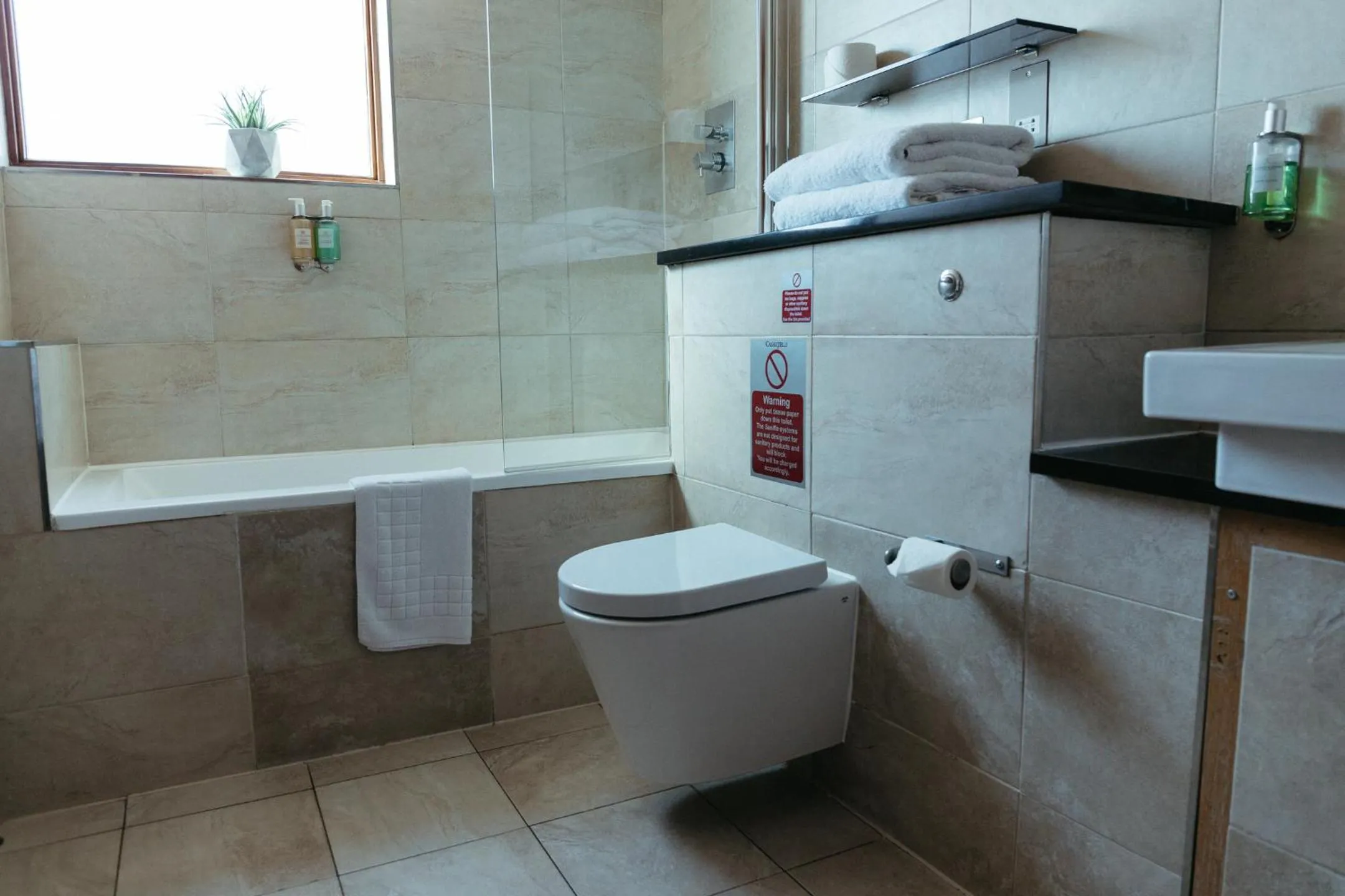 Bathroom in Posh Pads - Liverpool 1 - Apart-Hotel