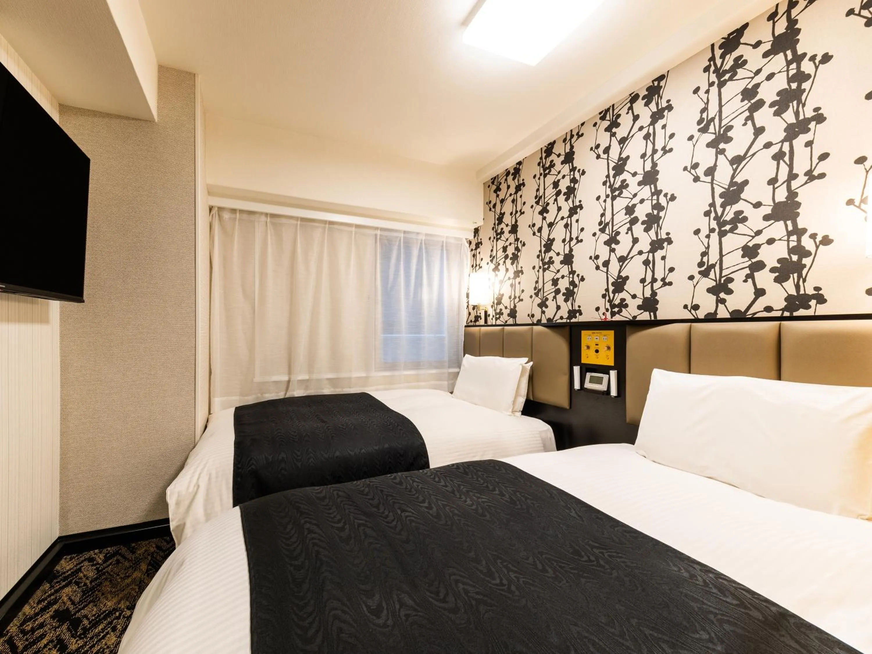 Photo of the whole room, Bed in APA Hotel Himeji Ekikita