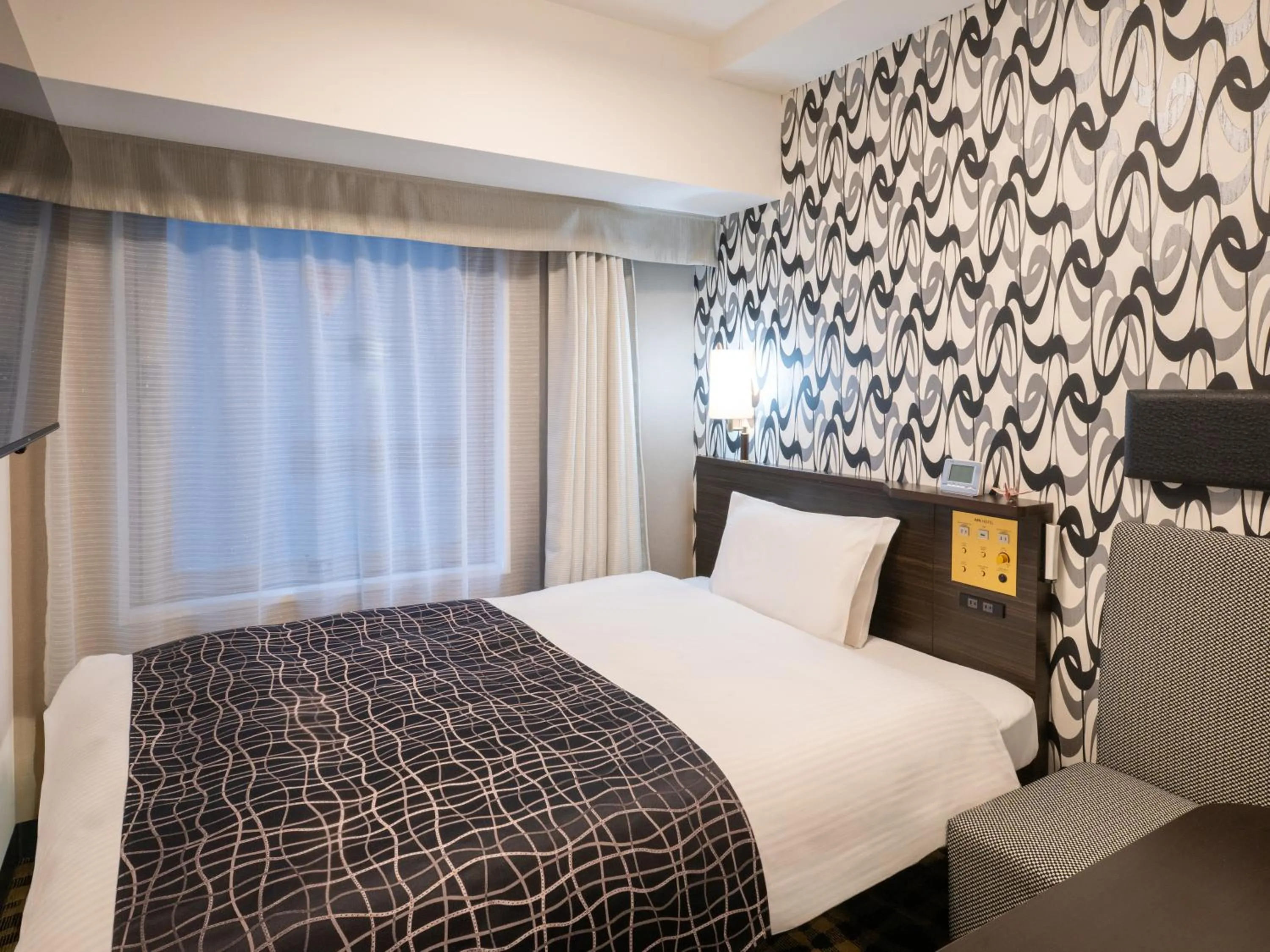 Photo of the whole room, Bed in APA Hotel Shimbashi Onarimon