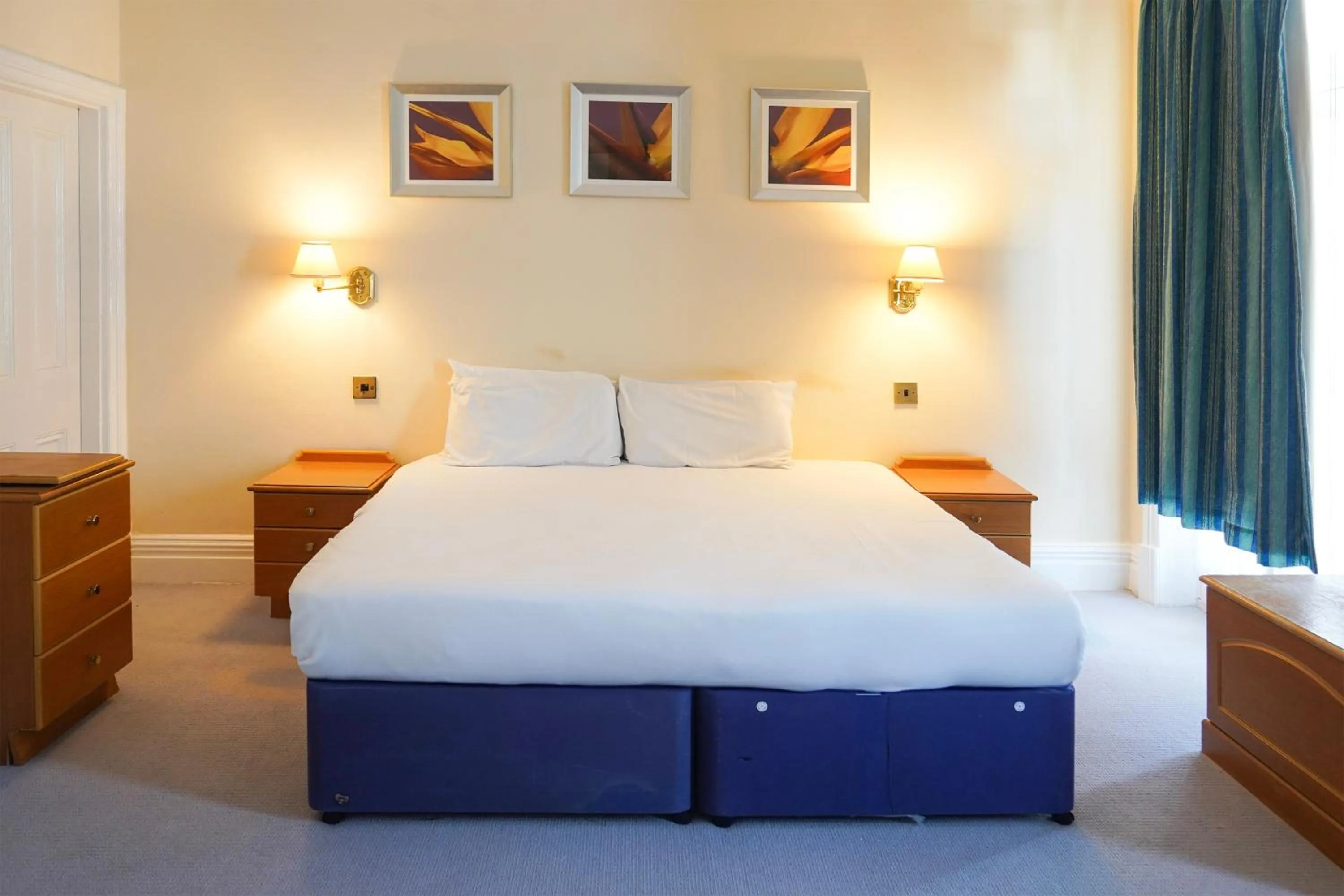 Bedroom, Bed in OYO Langford Hotel, Brighton & Hove