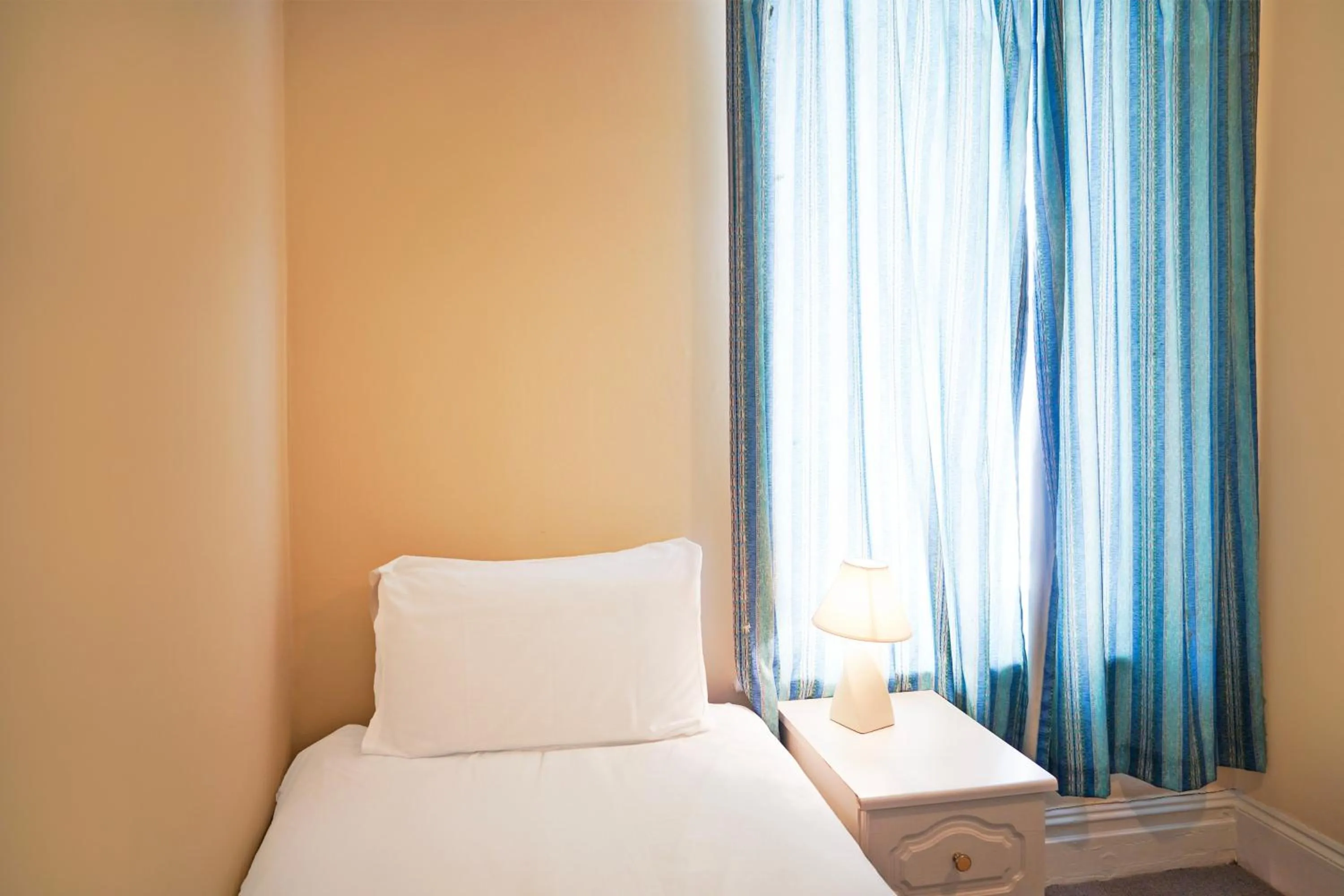 Bedroom, Bed in OYO Langford Hotel, Brighton & Hove