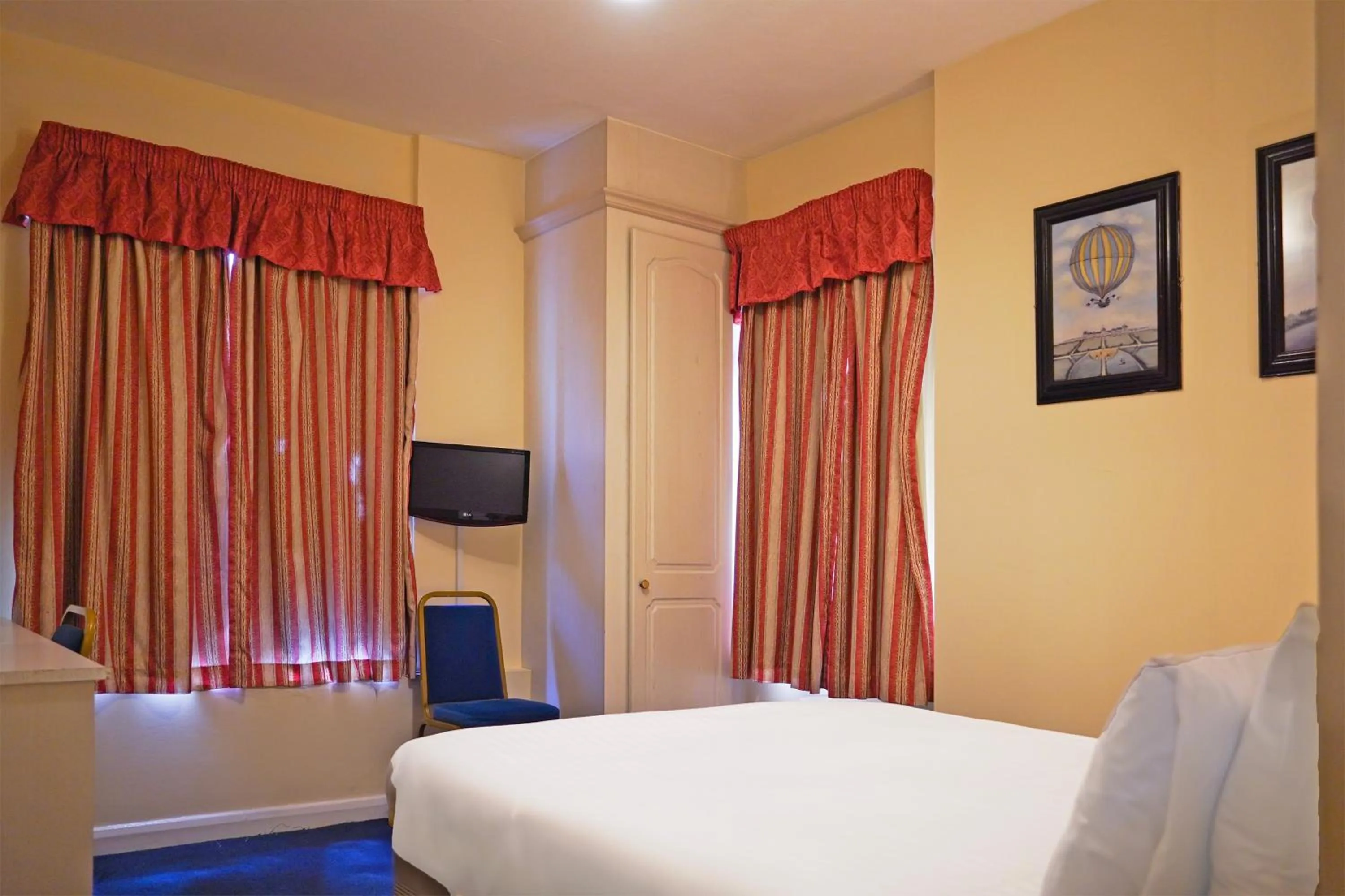 Bedroom, Bed in OYO Langford Hotel, Brighton & Hove