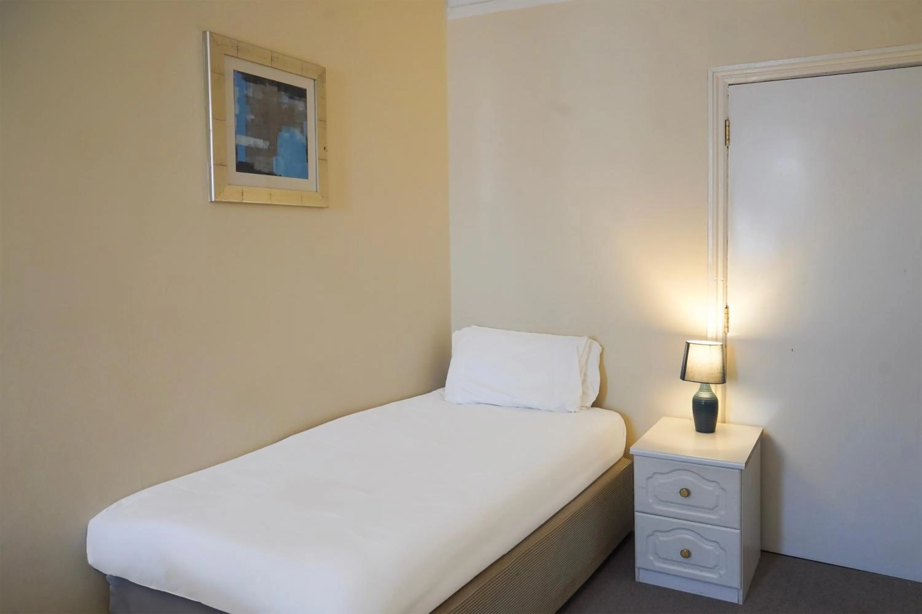 Bedroom, Bed in OYO Langford Hotel, Brighton & Hove