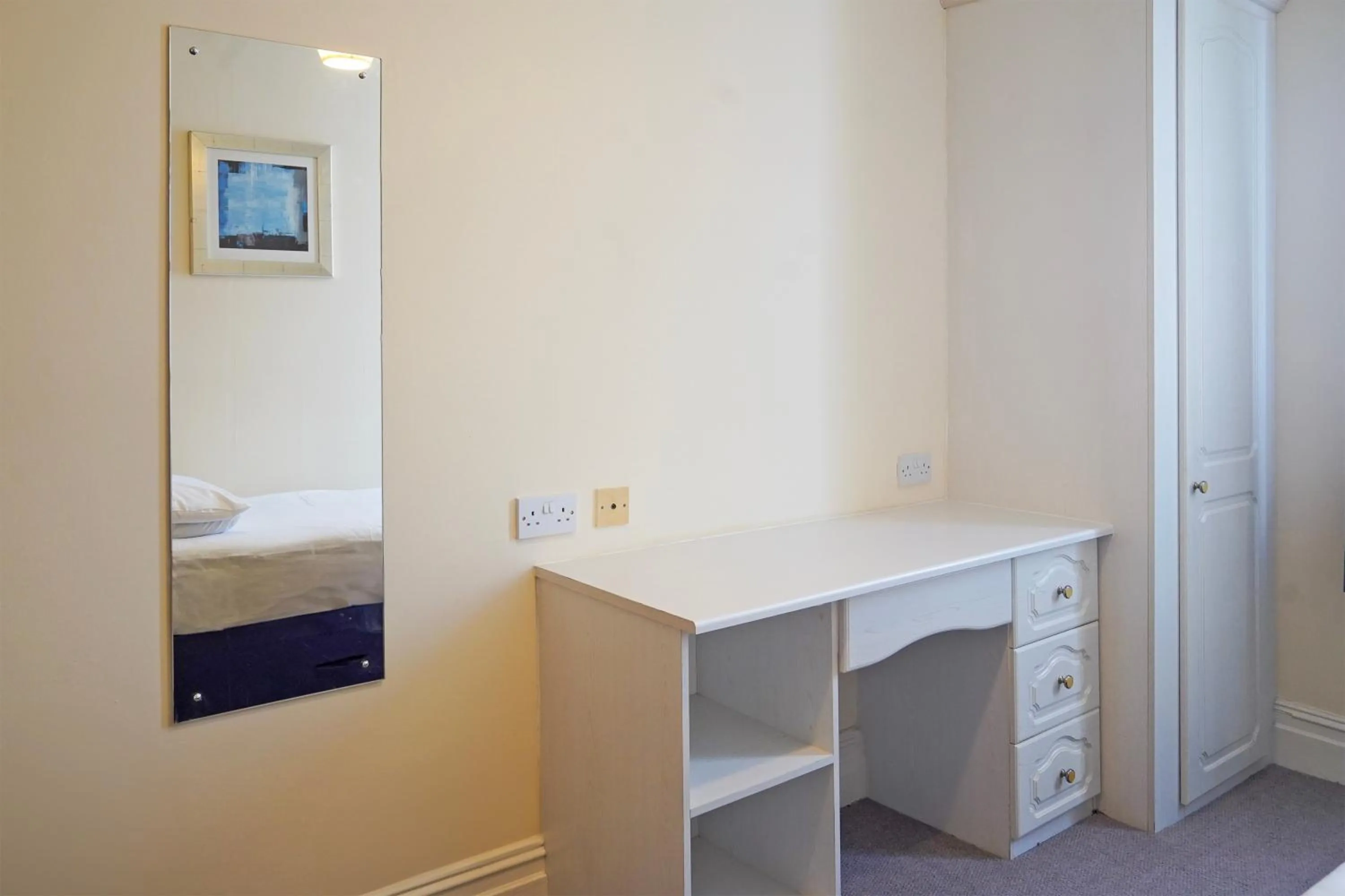 Bedroom, Bed in OYO Langford Hotel, Brighton & Hove