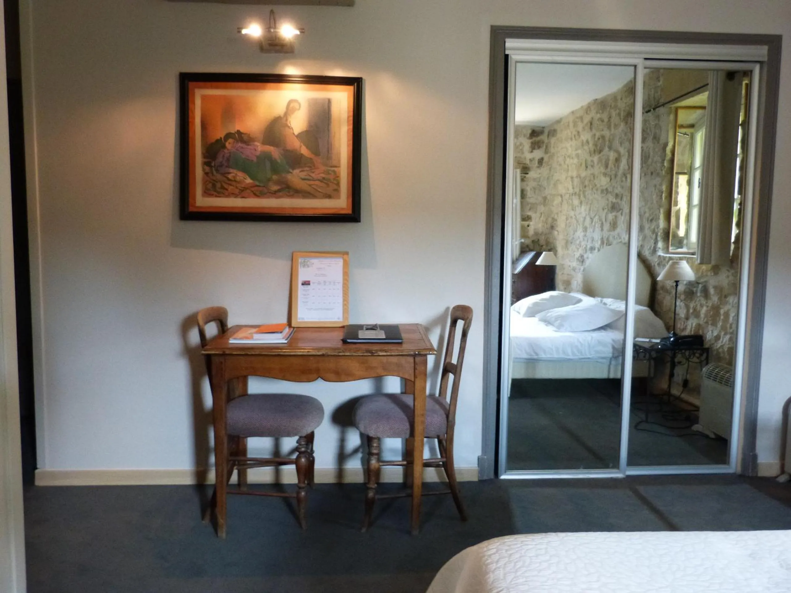 Decorative detail, Bed in Château d'Arpaillargues - TERITORIA