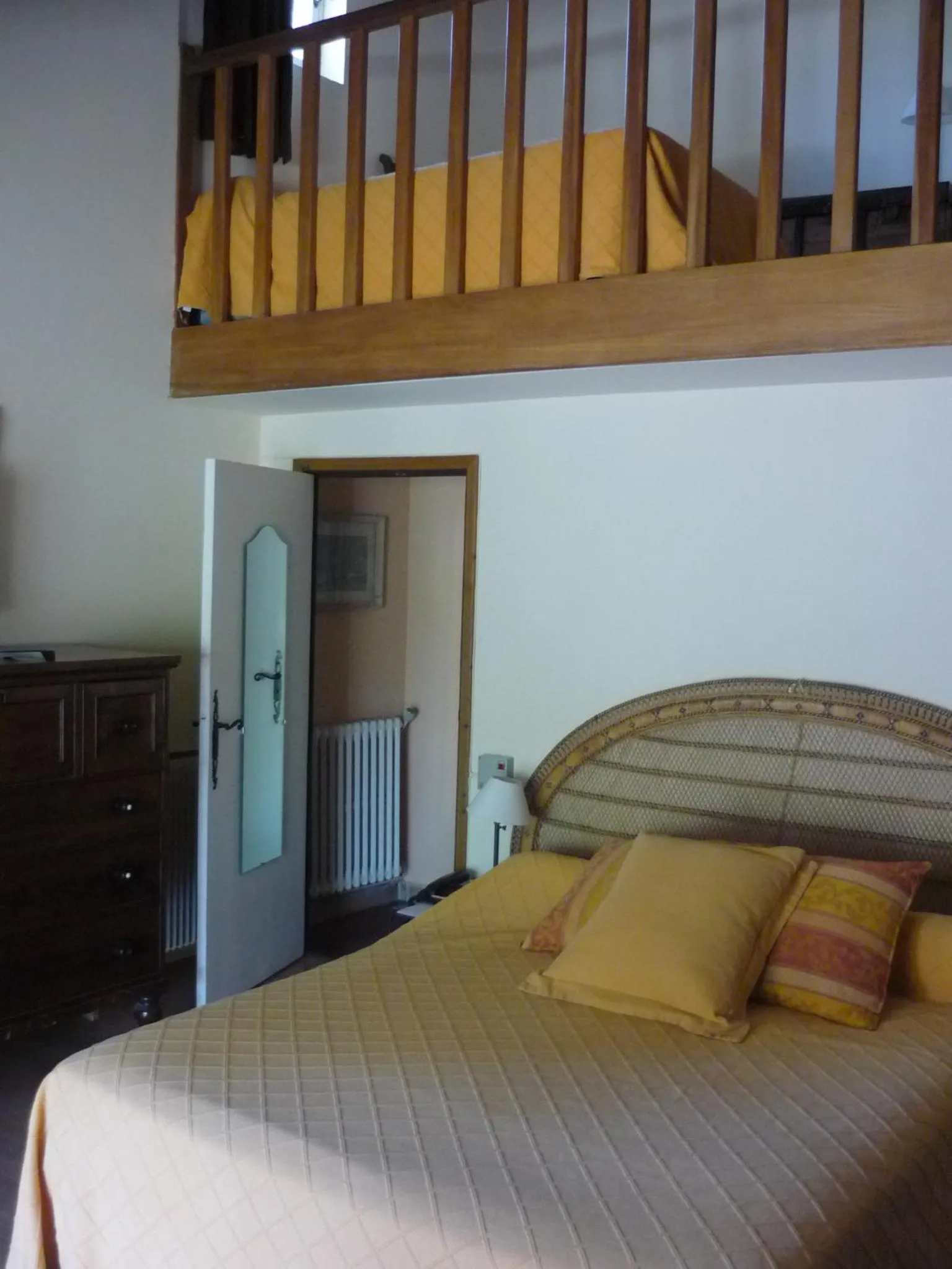 Bed in Château d'Arpaillargues - TERITORIA