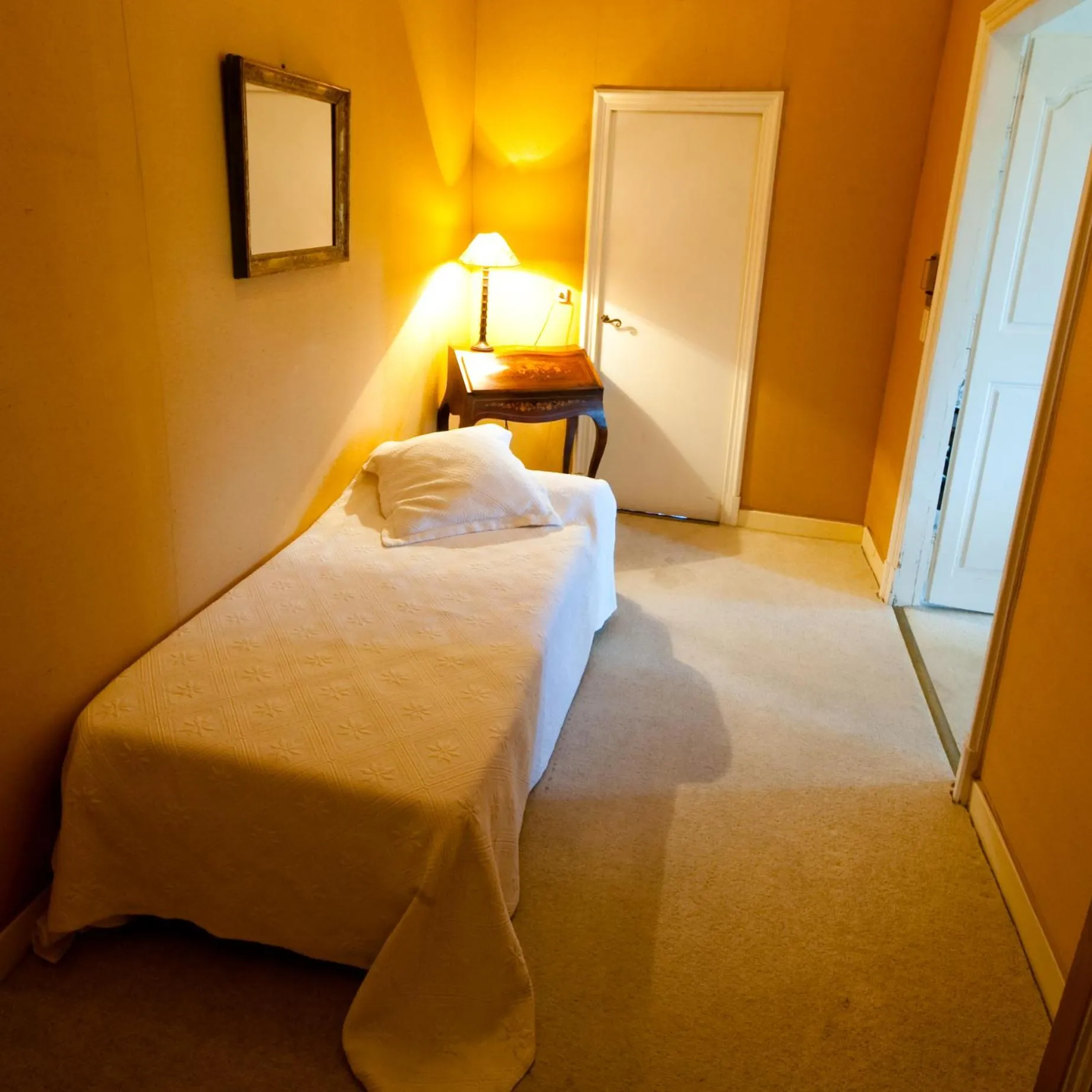 Bed in Château d'Arpaillargues - TERITORIA