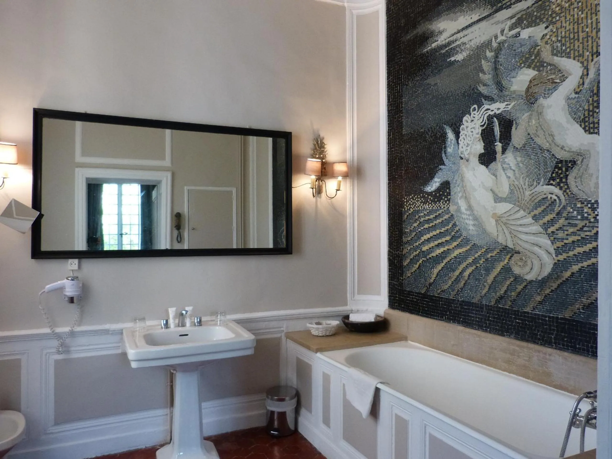 Bathroom in Château d'Arpaillargues - TERITORIA