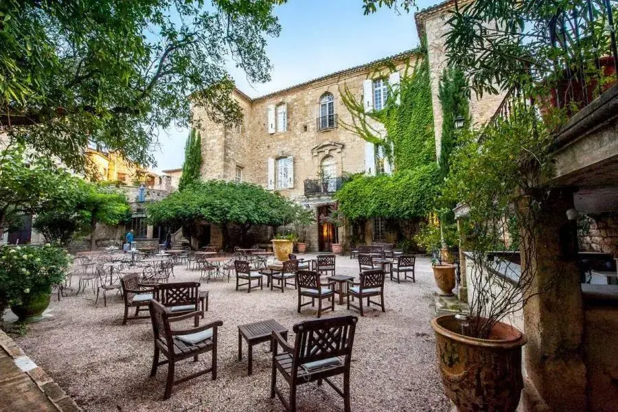 Château d'Arpaillargues - TERITORIA Château d'Arpaillargues - TERITORIA