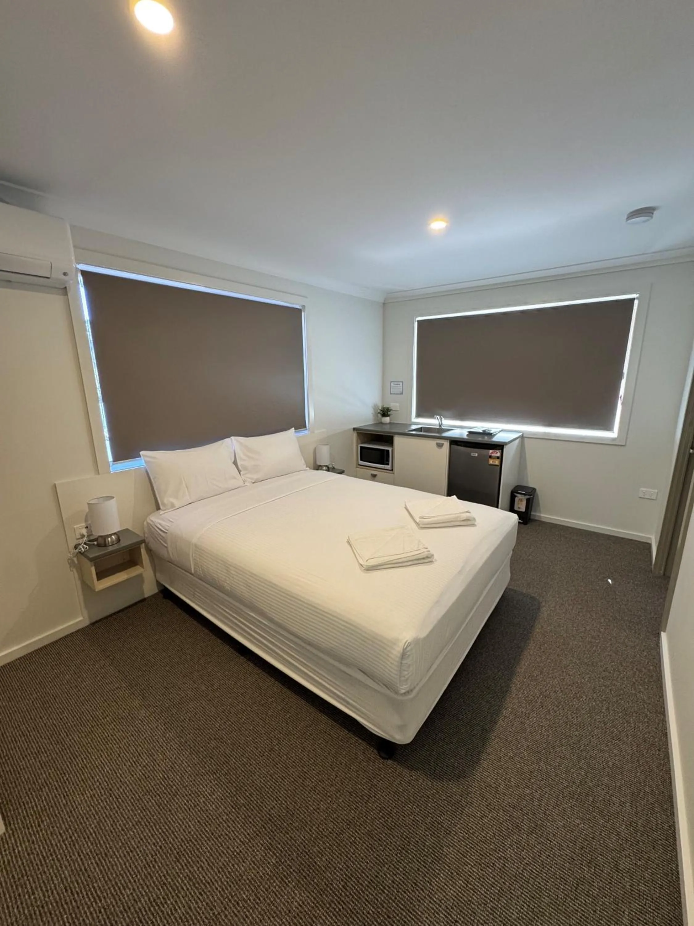 Bed in Golf View Motel