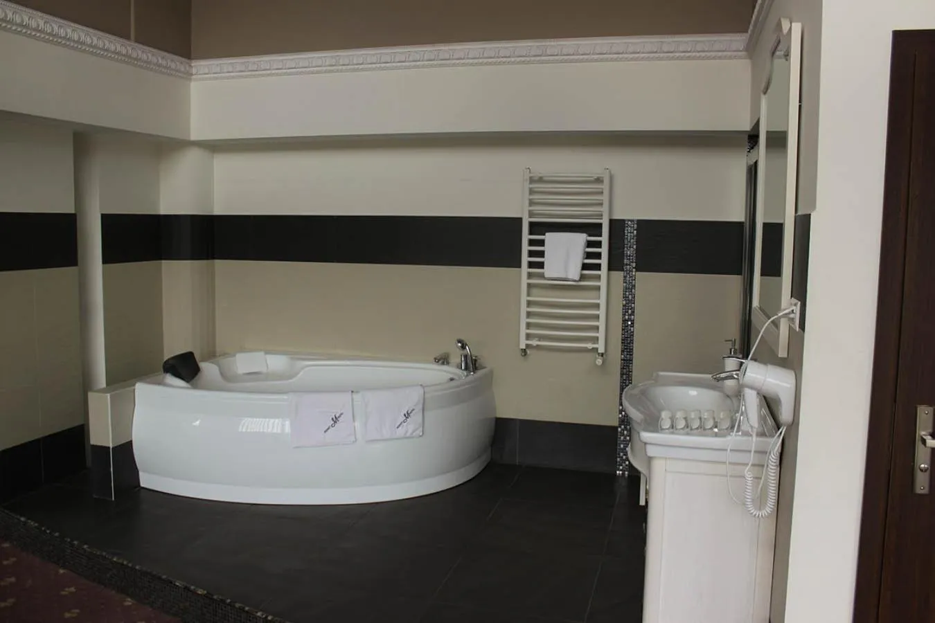 Bathroom in Hotel Monet & Rubbens