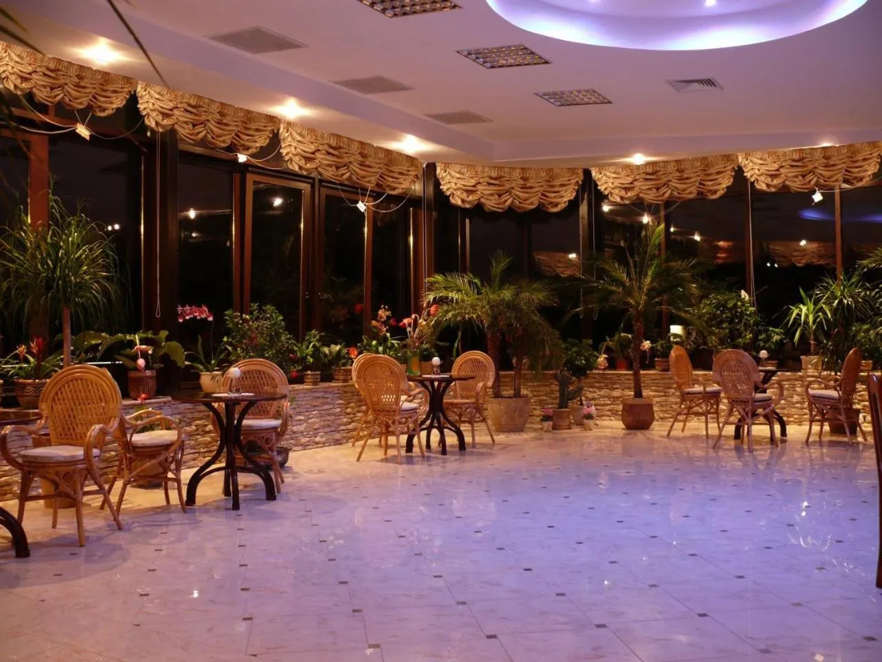 Restaurant/places to eat in Hotel Monet & Rubbens