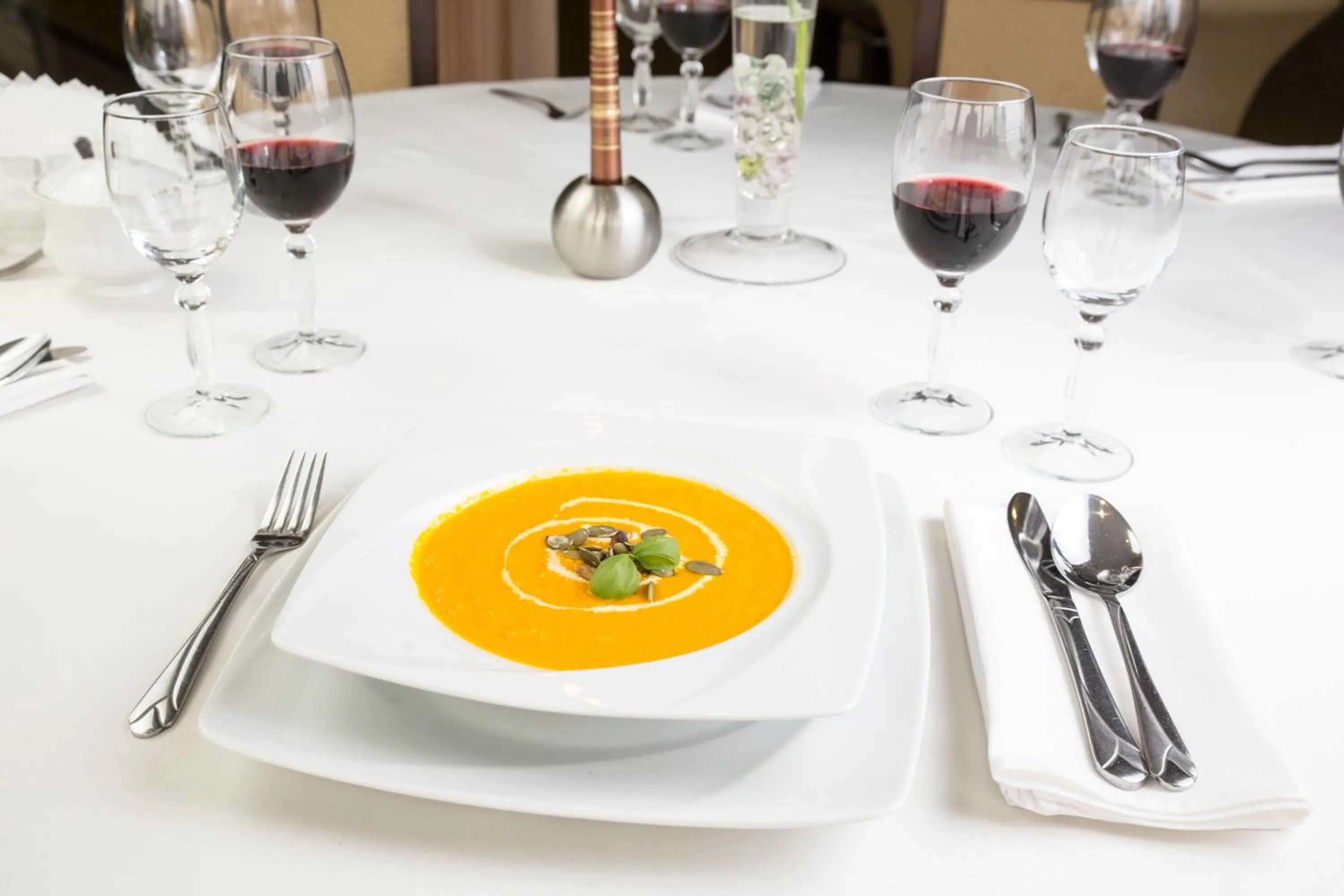 Restaurant/places to eat in Hotel Monet & Rubbens