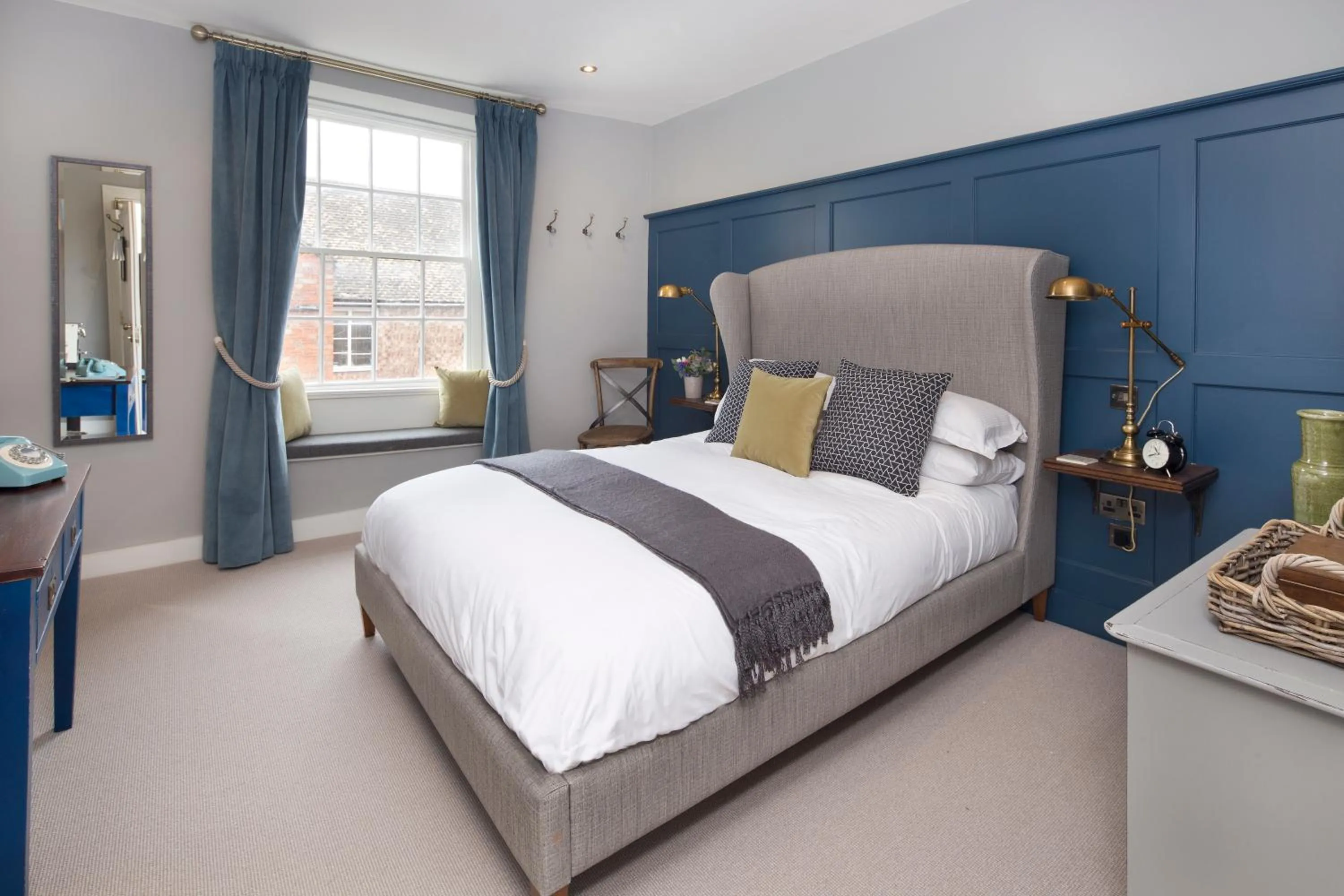 Photo of the whole room, Bed in The George Townhouse