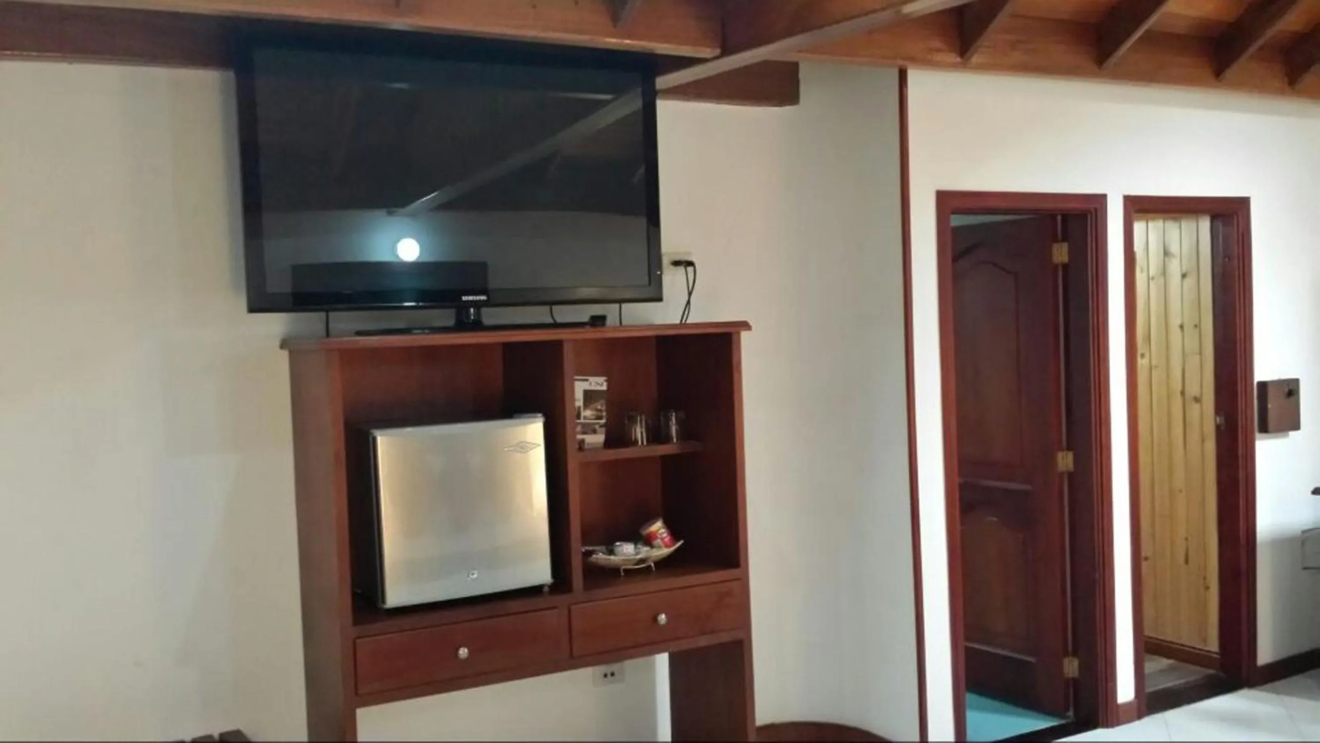 TV and multimedia in Blu Inn Hotel