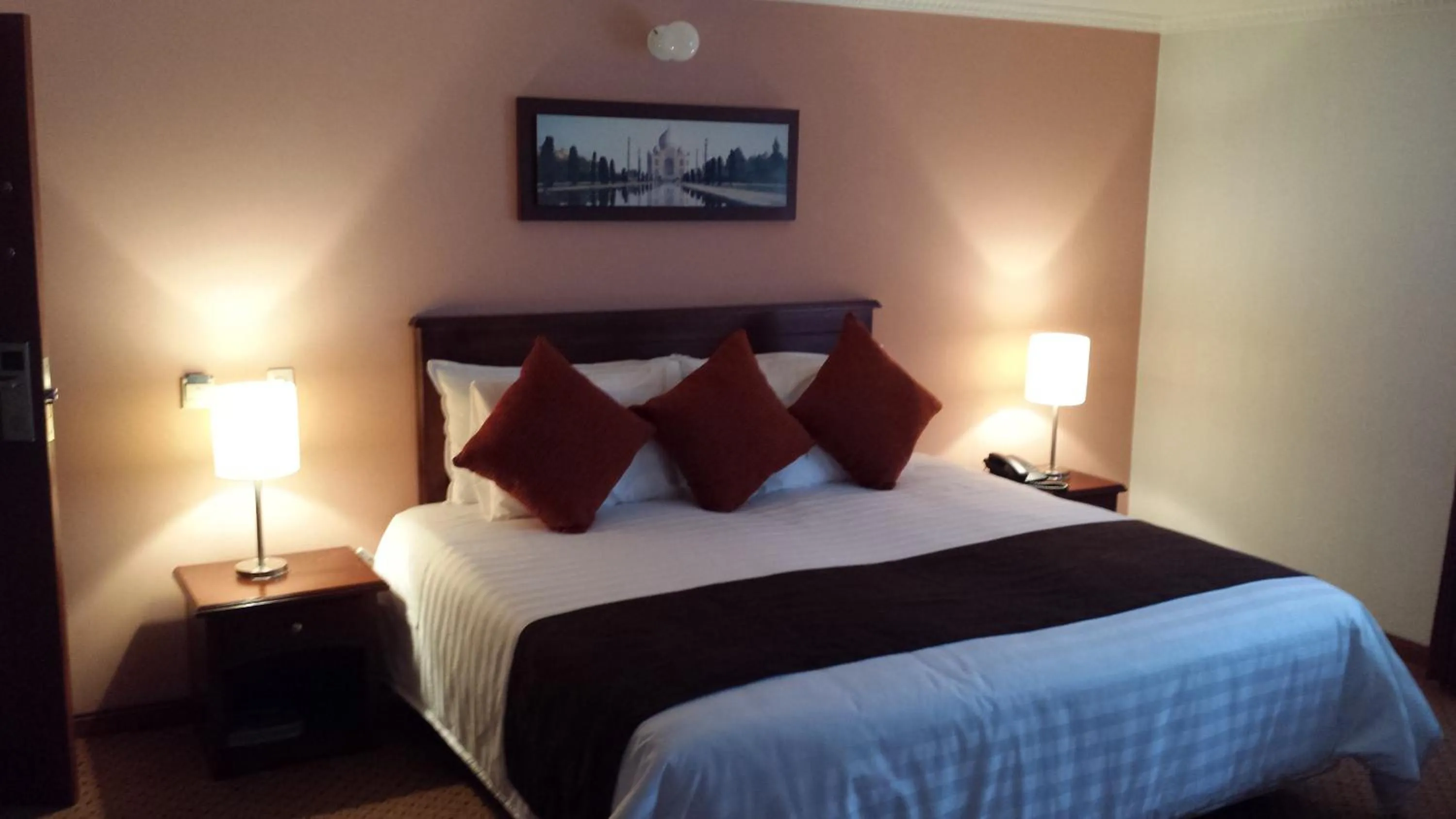 Bedroom, Bed in Blu Inn Hotel