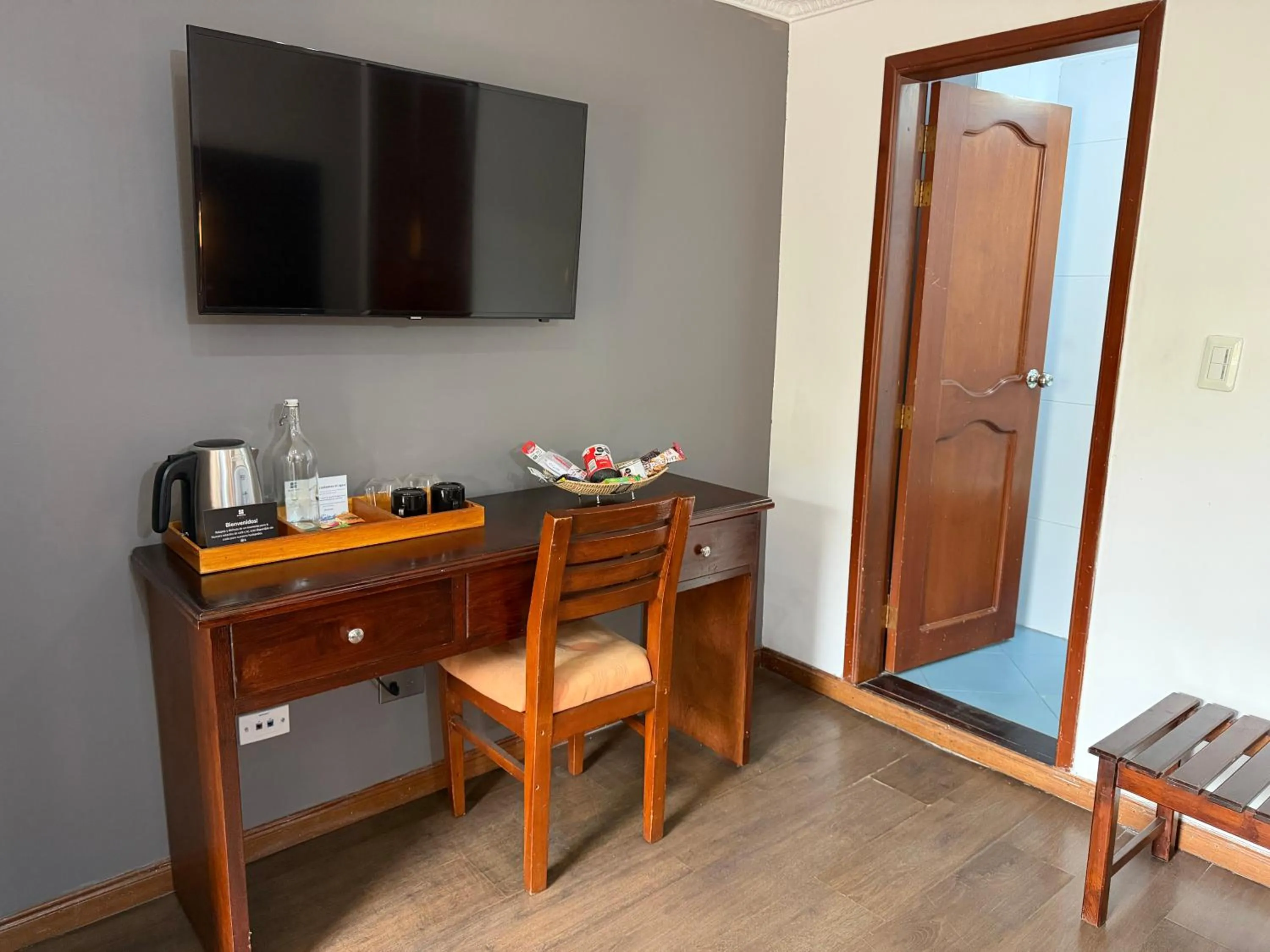 TV and multimedia in Blu Inn Hotel