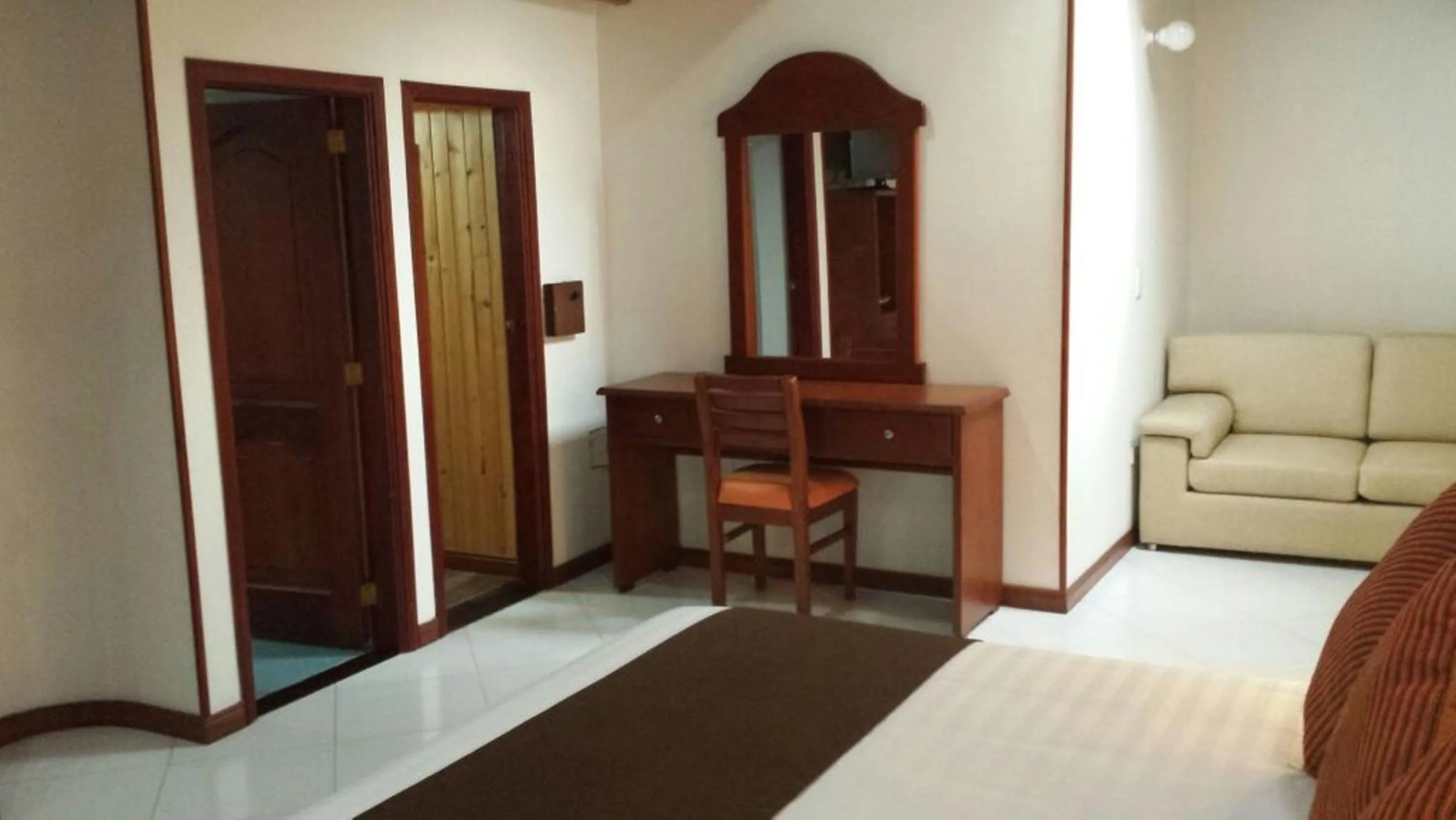 Photo of the whole room, Bed in Blu Inn Hotel