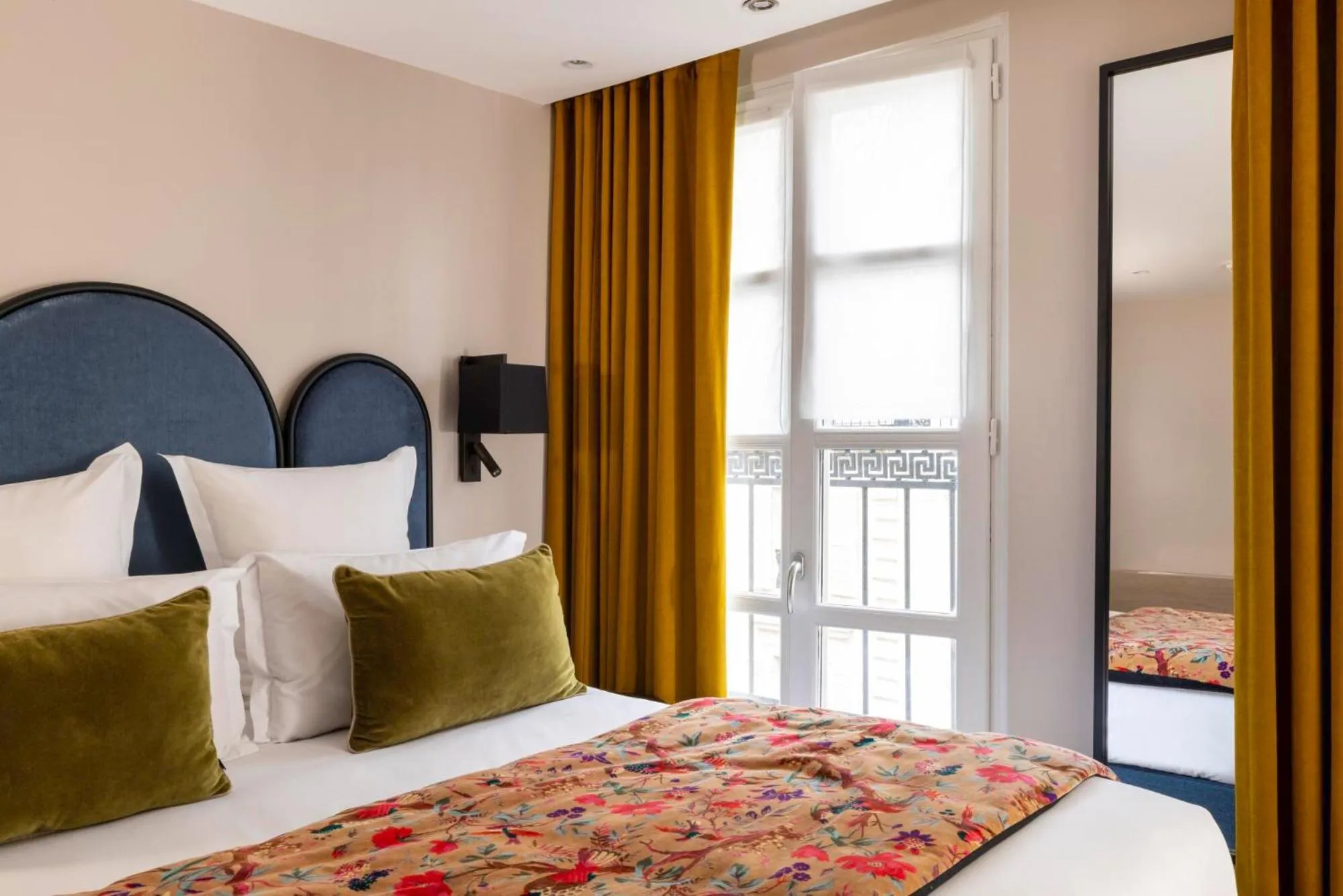 Bedroom, Bed in Hôtel Maxim Opéra