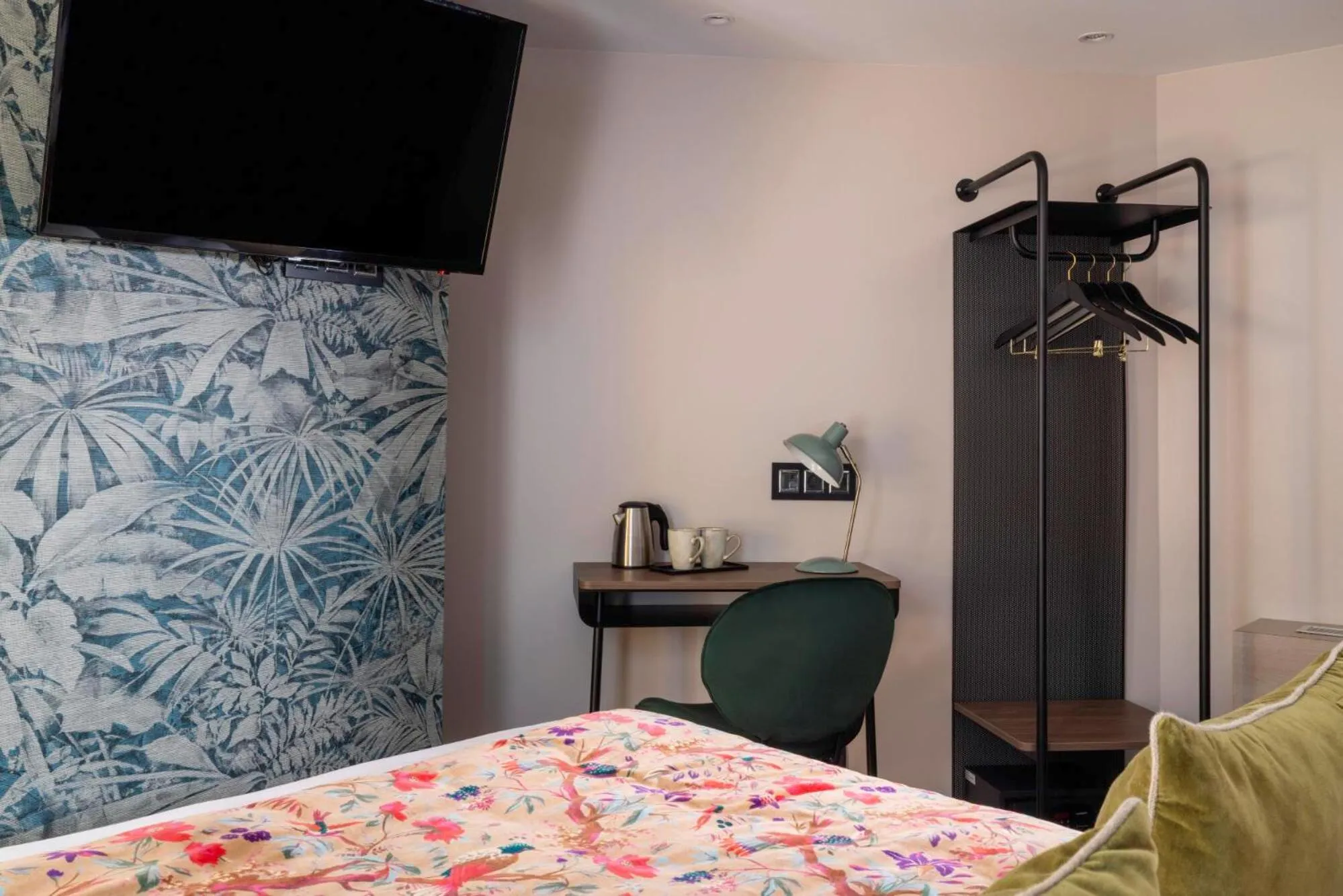 TV and multimedia, Bed in Hôtel Maxim Opéra