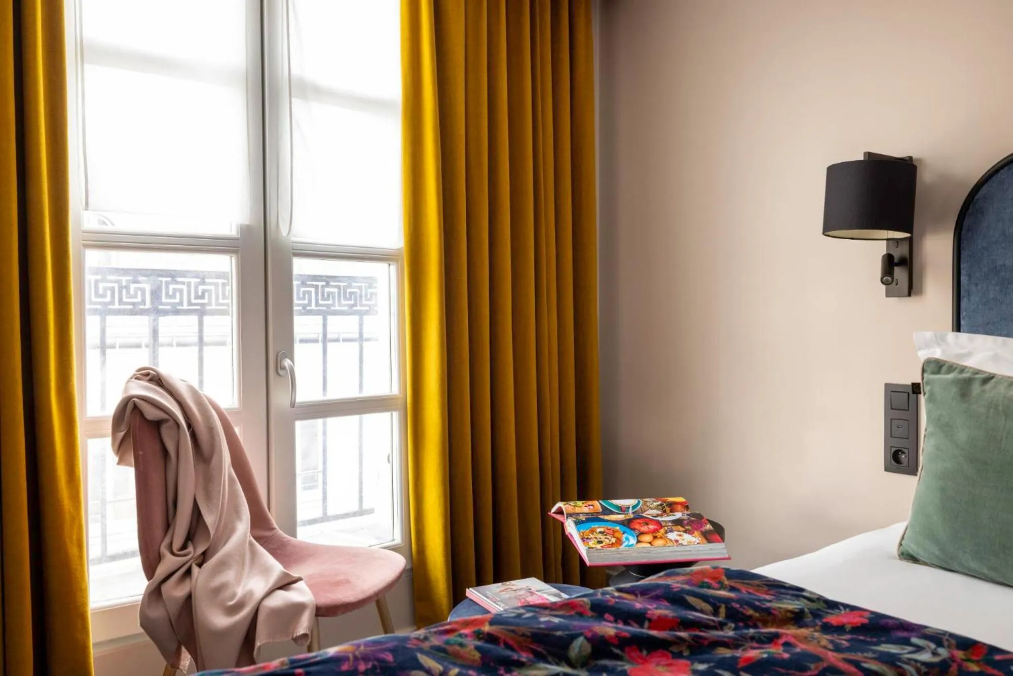 Bedroom, Bed in Hôtel Maxim Opéra