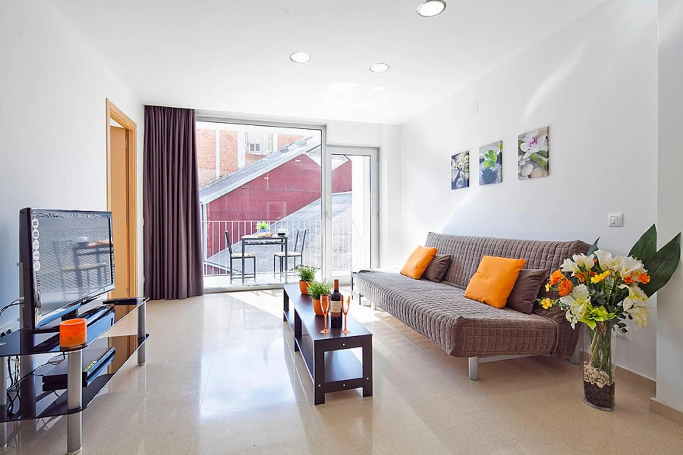 Living room, Bed in Charmsuites Paralel