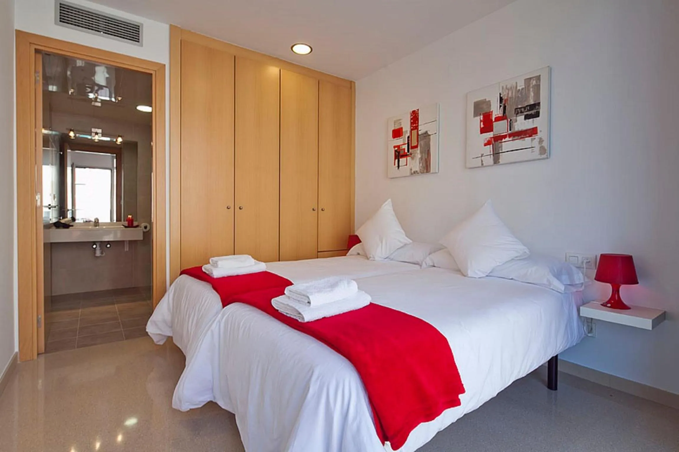 Bedroom, Bed in Charmsuites Paralel