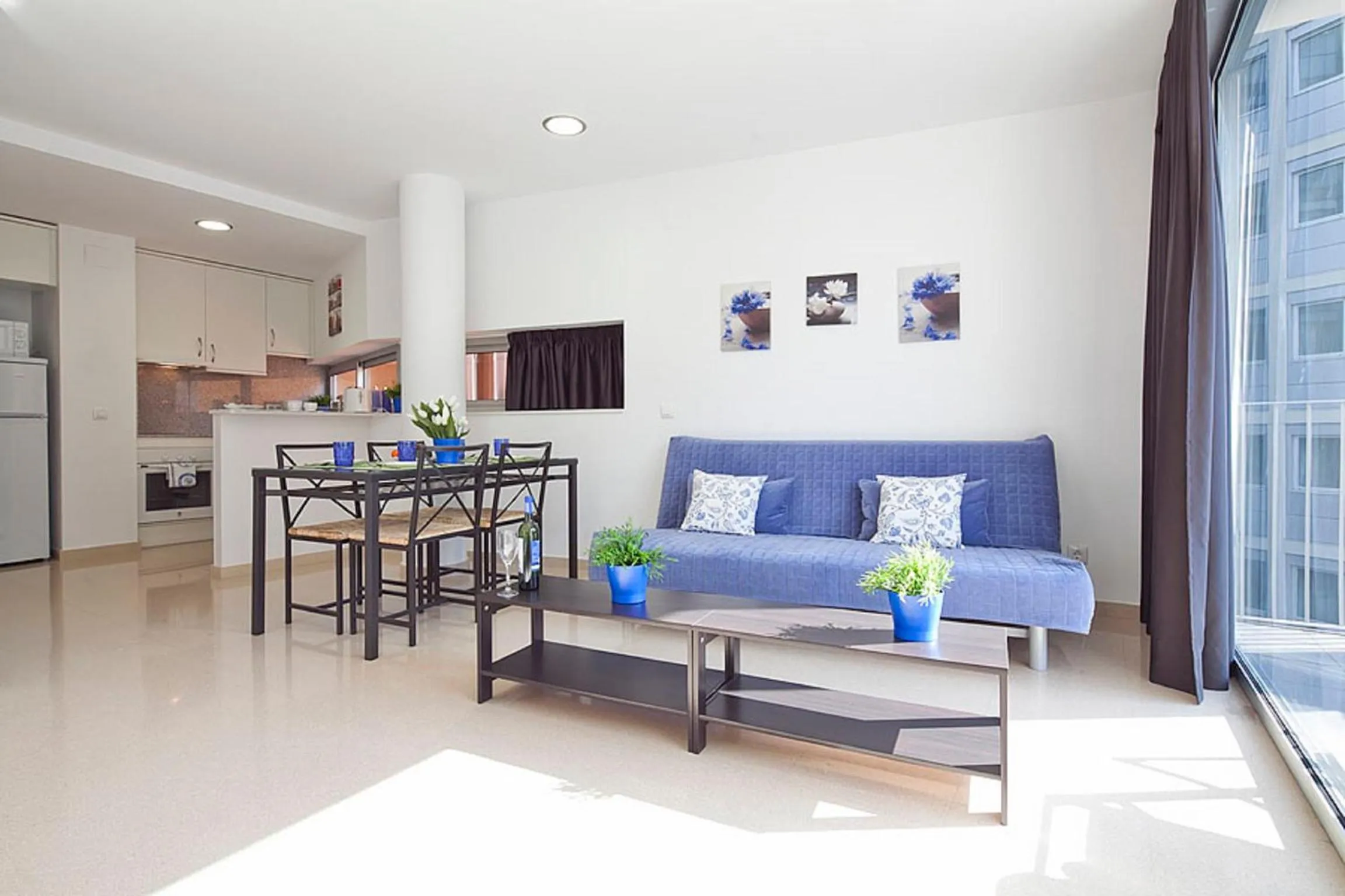 Living room in Charmsuites Paralel