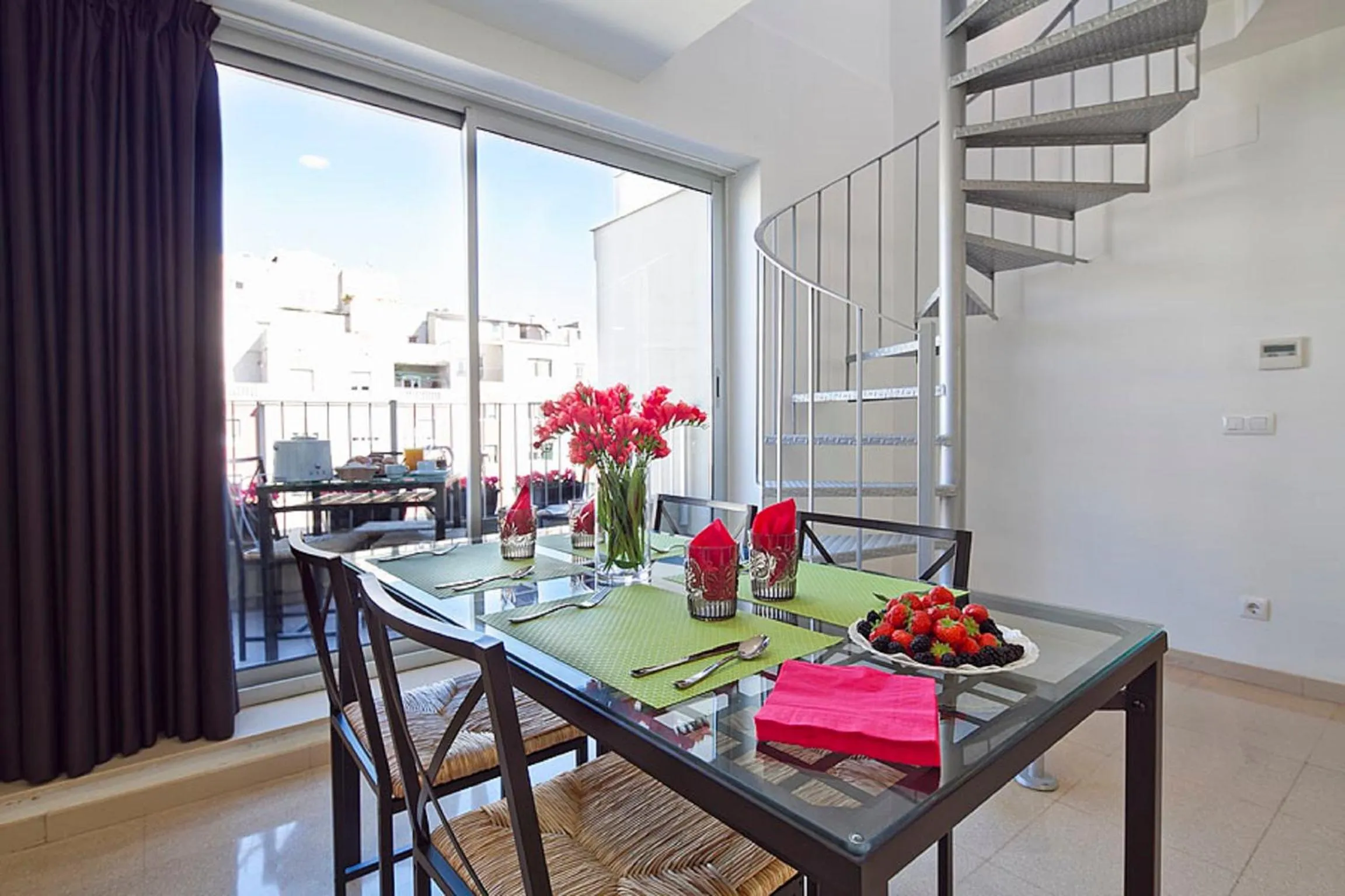 Dining area in Charmsuites Paralel