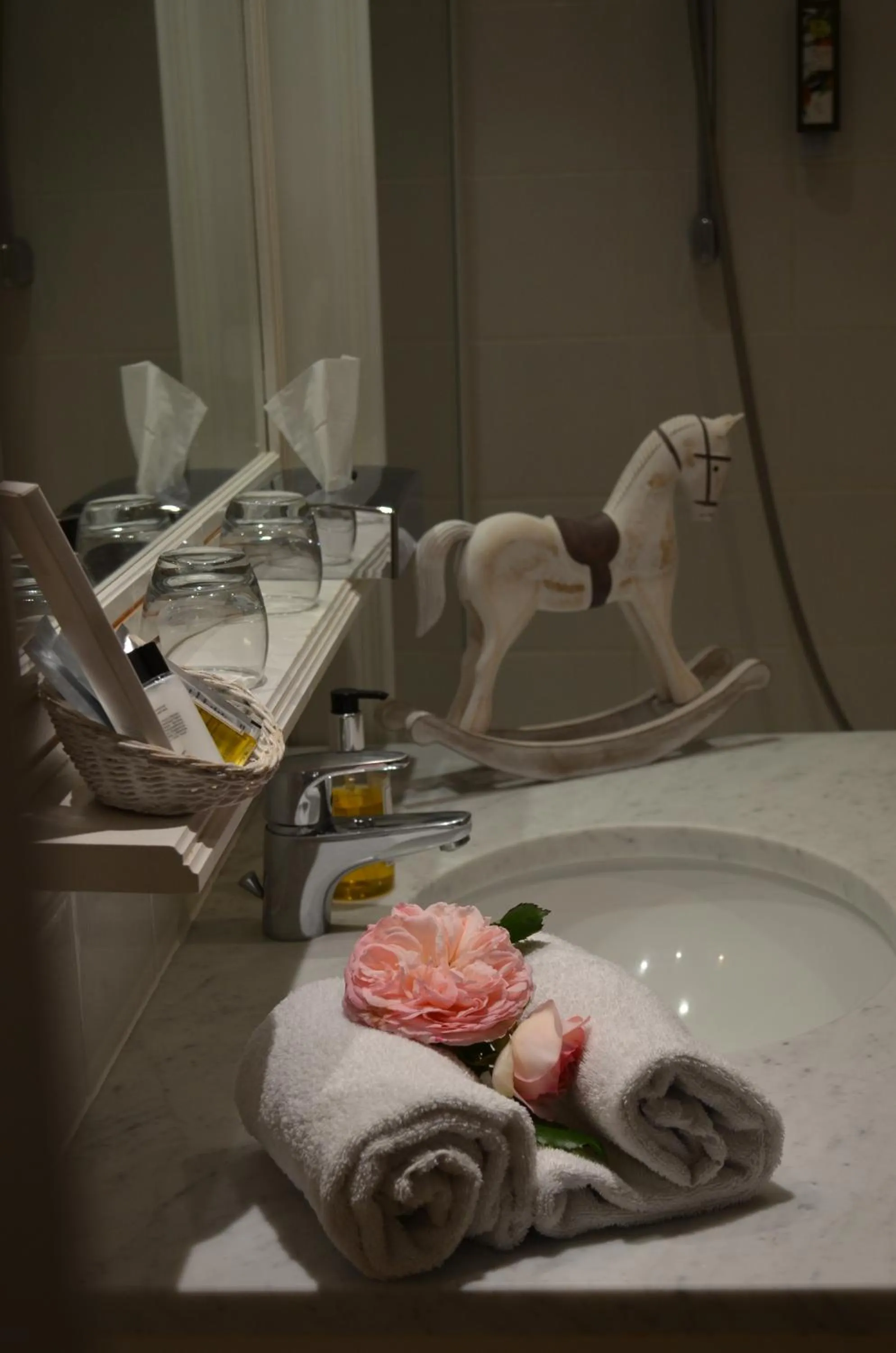 Bathroom in Logis Hôtel Auberge du Cheval Blanc
